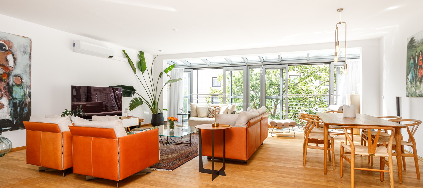 Living and dining area with access to the terrace Living and dining area with access to the terrace