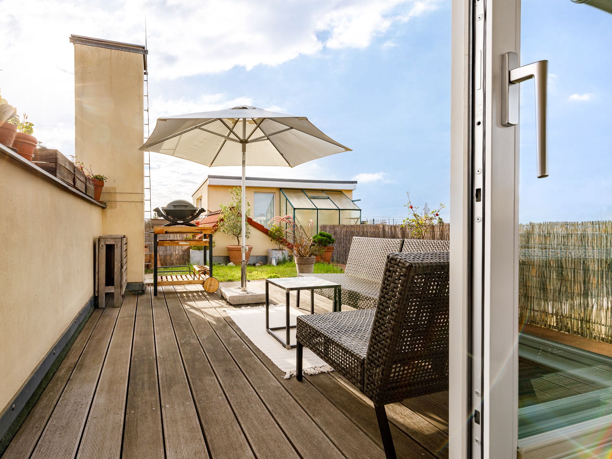 Idyllischer Dachgarten mit herrlichem Weitblick