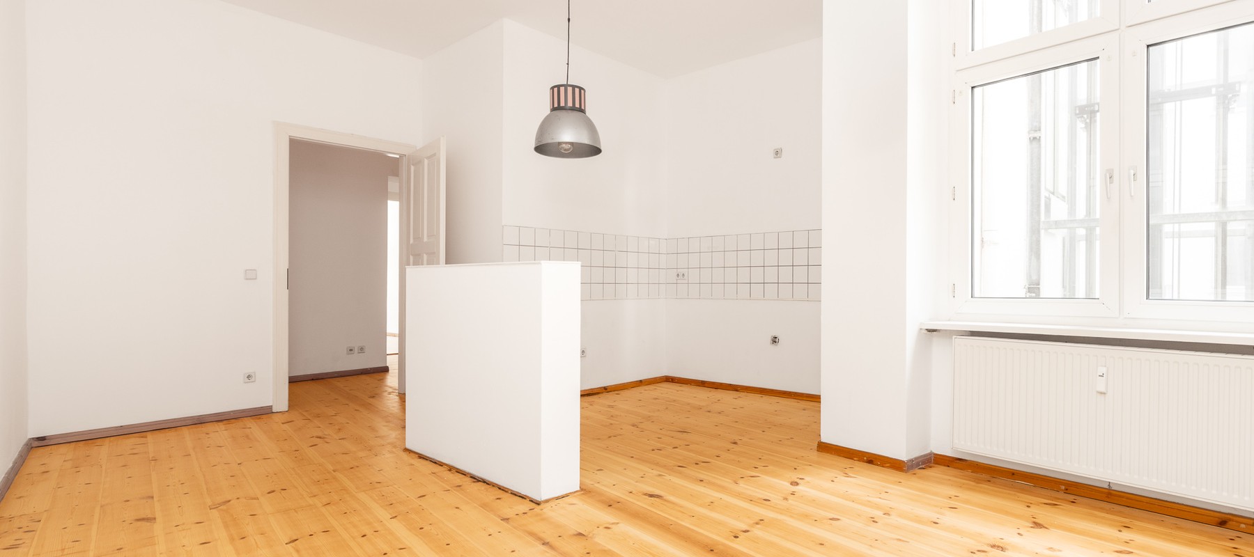 Großzügiger Wohnzimmer mit Küchenbereich Großzügiger Wohnzimmer mit Küchenbereich