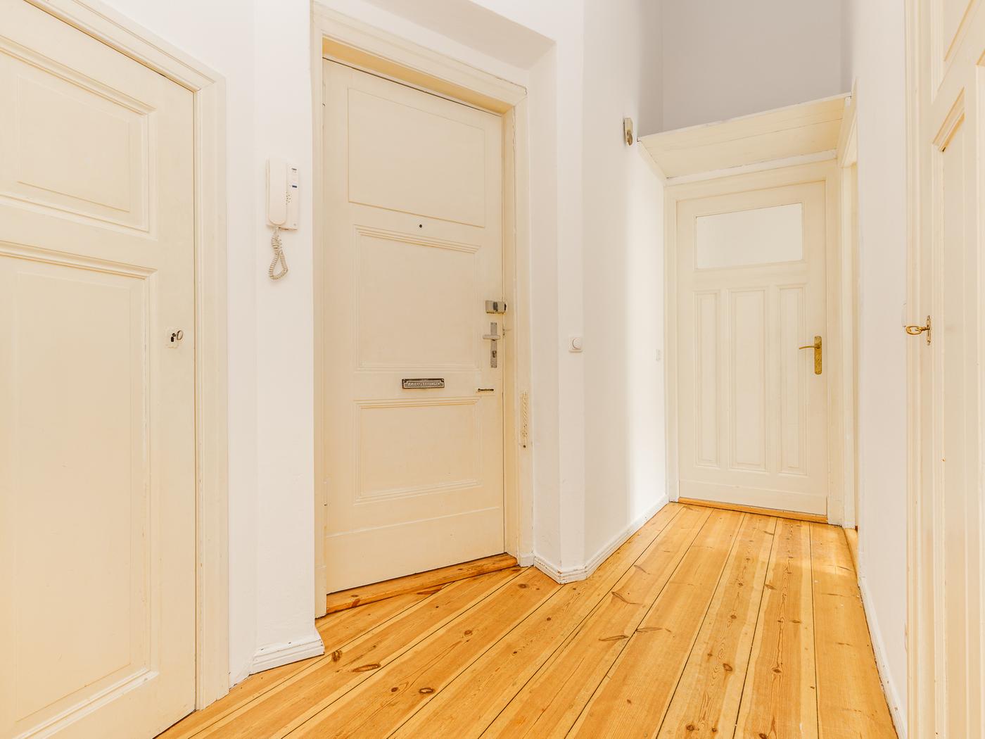 Eingangsbereich mit Sicherheitsschloss Eingangsbereich mit Sicherheitsschloss