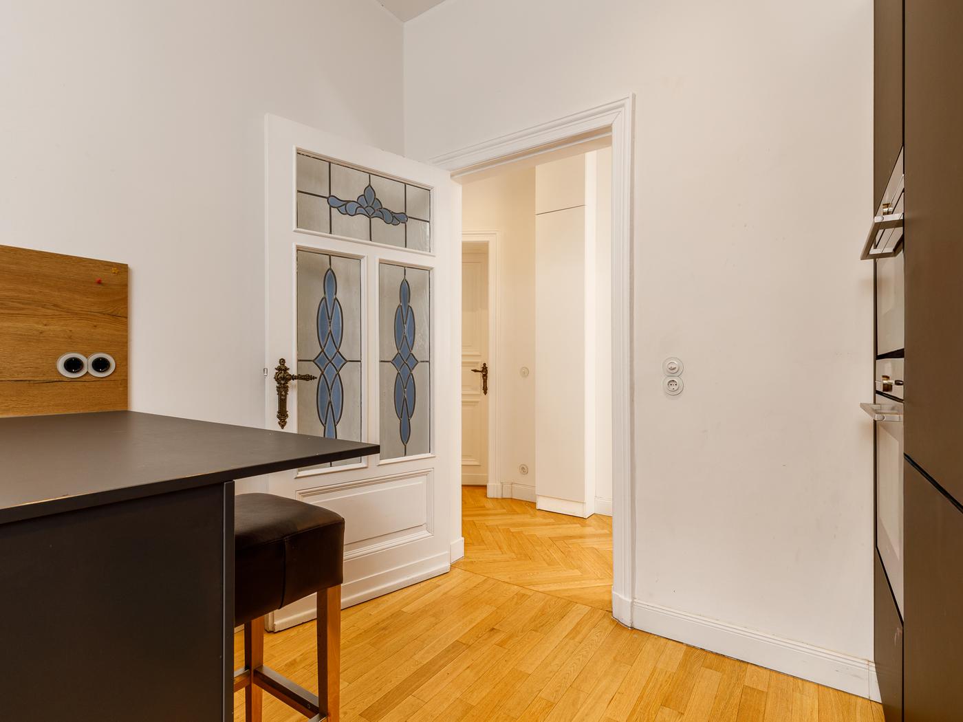 Halboffener Küchenbereich mit Kochinsel Halboffener Küchenbereich mit Kochinsel