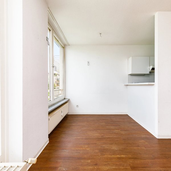 Wohnbereich offene Küche Fensterfront