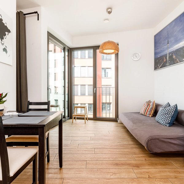 Essbereich Tisch Stühle Balkontür