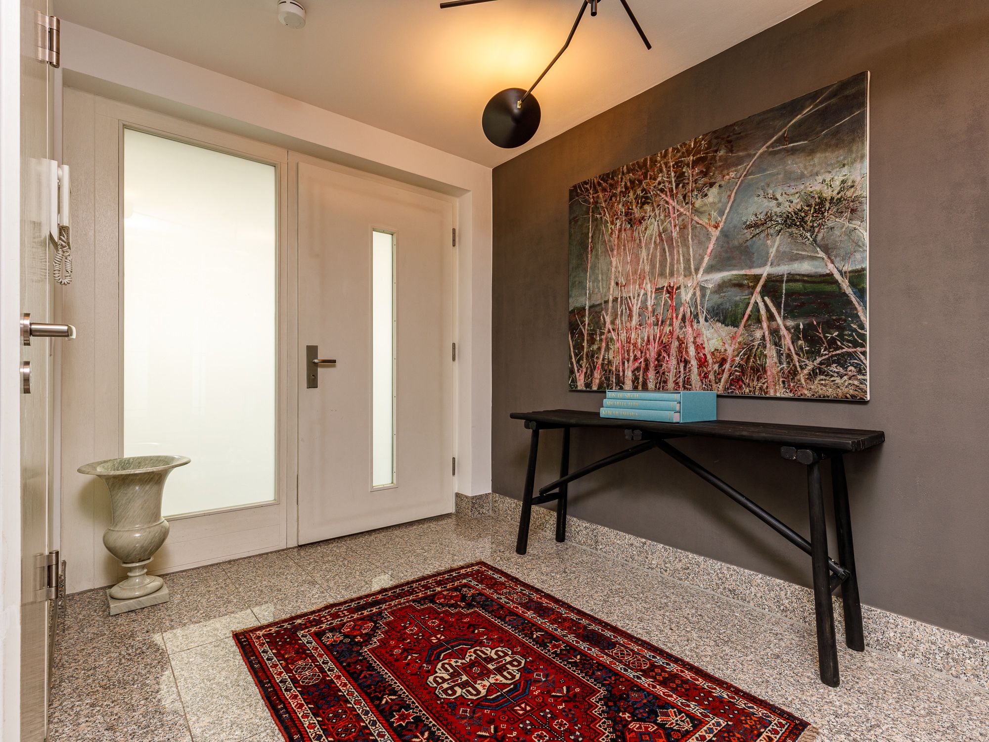 Flur bzw. Eingangsbereich mit Sicherheitstür 