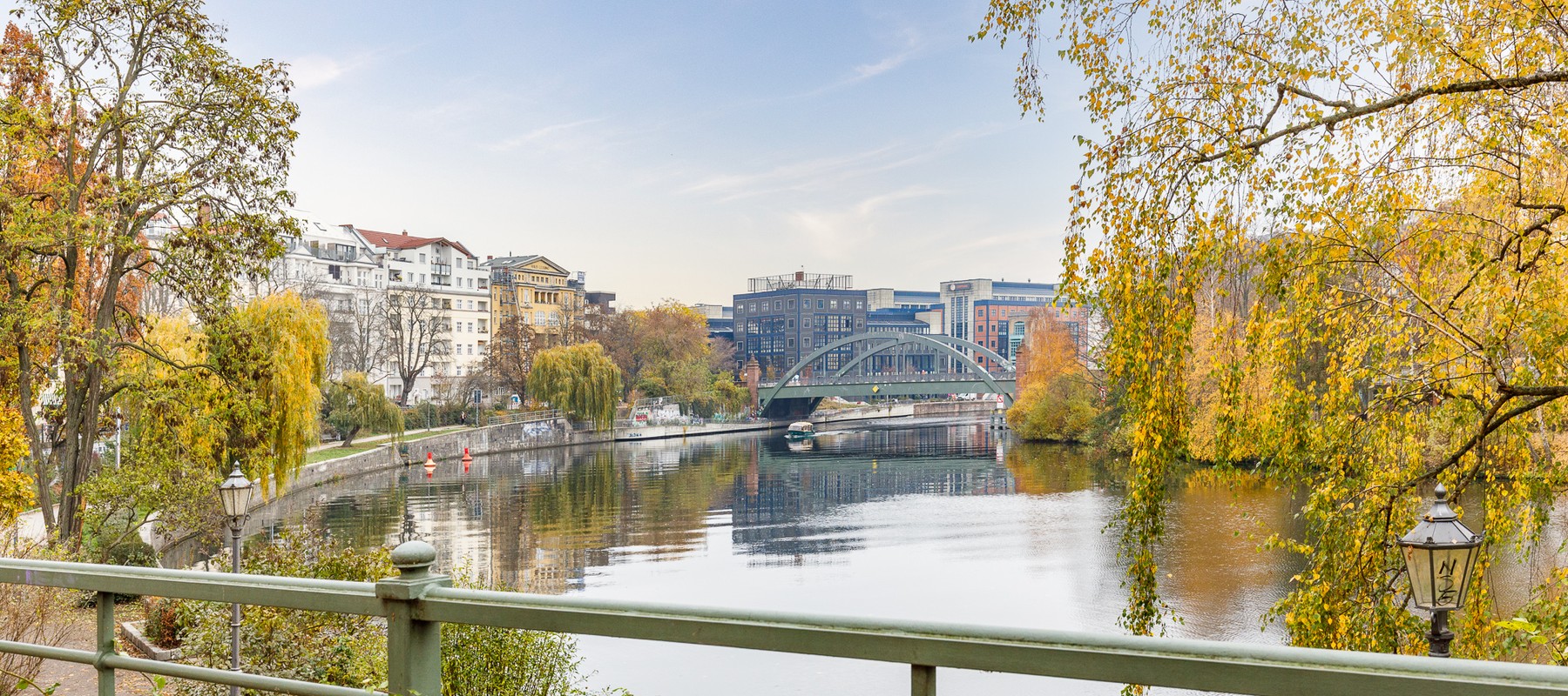 Blick vom Balkon aufs Wasser Blick vom Balkon aufs Wasser