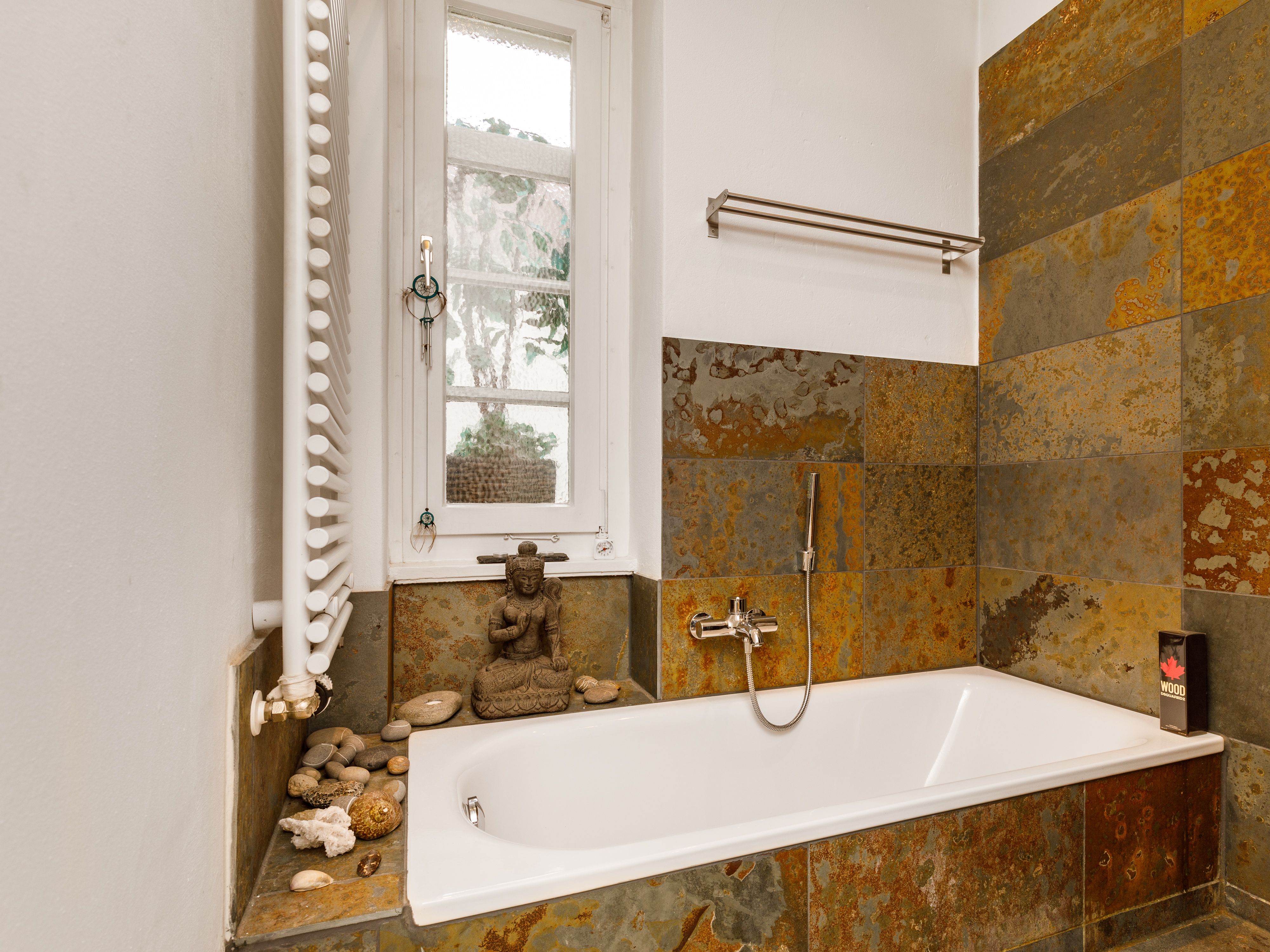 Individuelles Wannenbad mit Fenster 