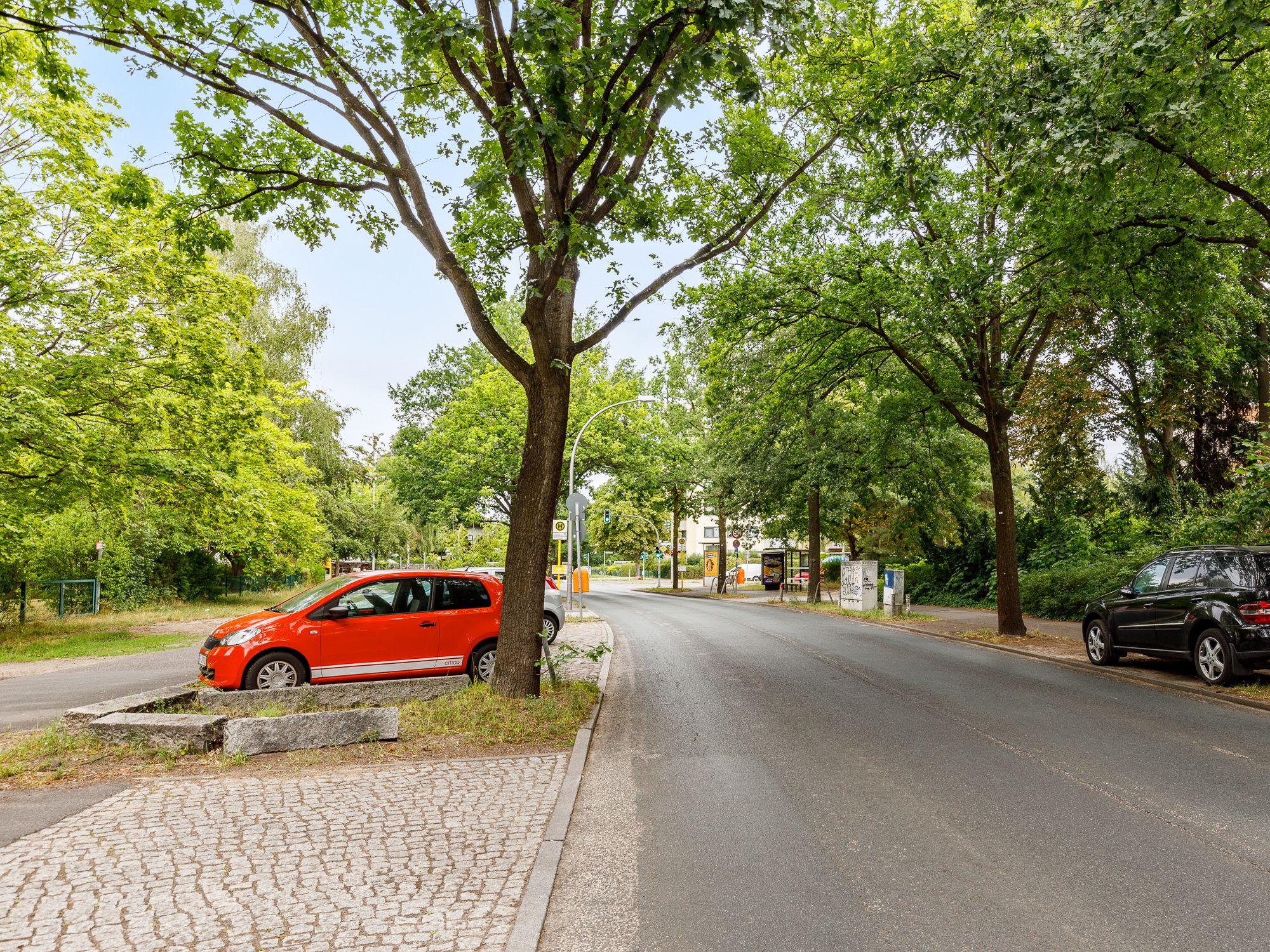 Ruhige Anliegerstraße mit Parkplatzmöglichkeiten 