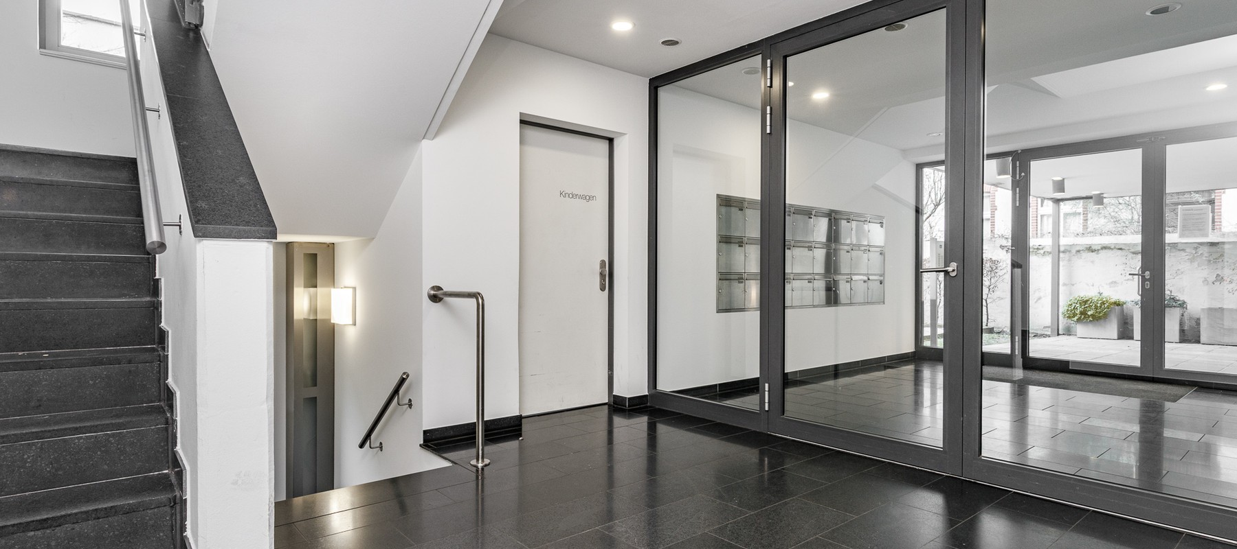 Repräsentatives Entrée des Hauses Repräsentatives Entrée des Hauses