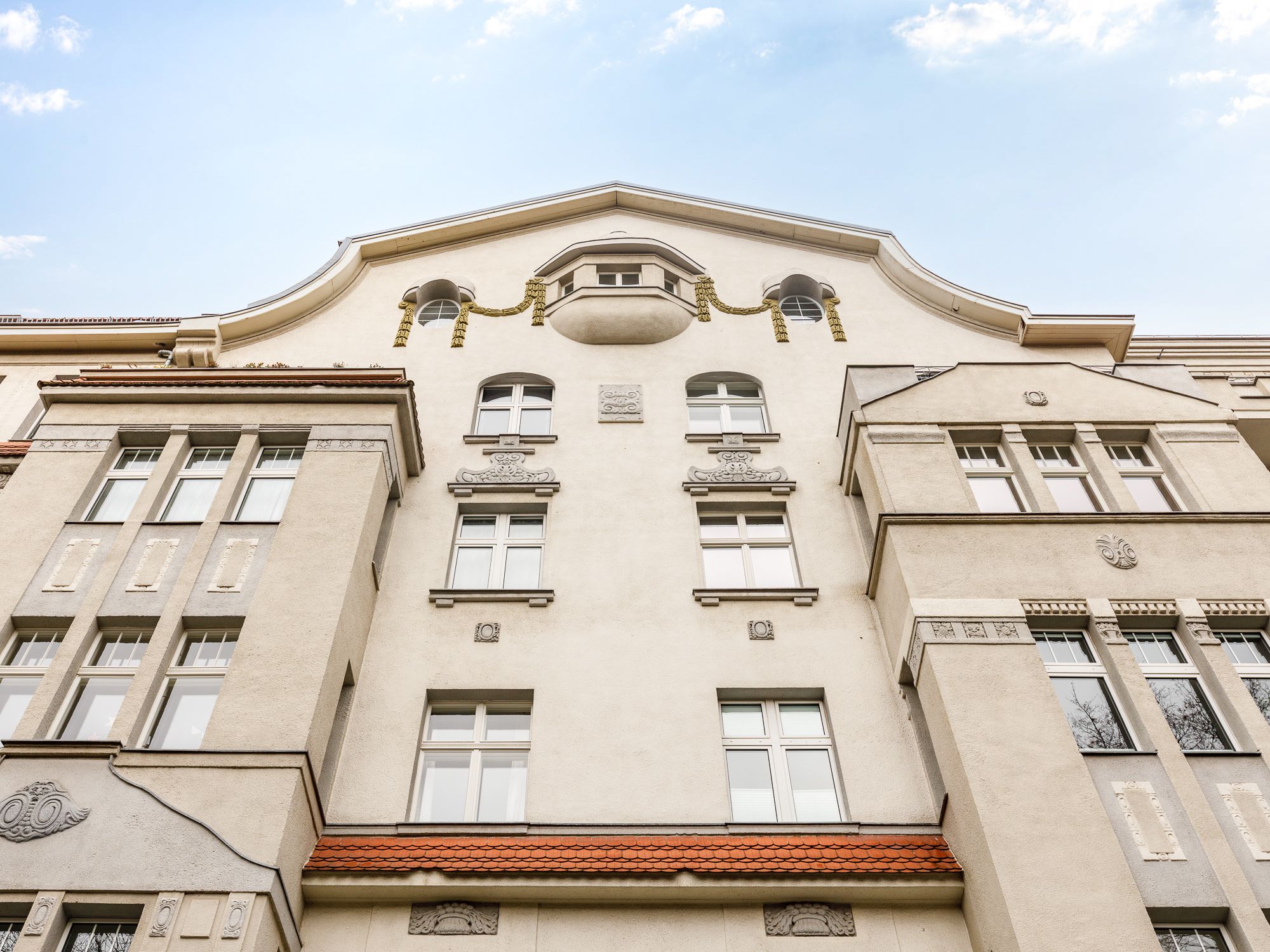 Herrlicher Altbau mit Stuck-Fassade