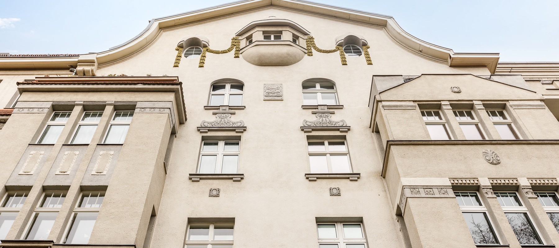 Herrlicher Altbau mit Stuck-Fassade Herrlicher Altbau mit Stuck-Fassade