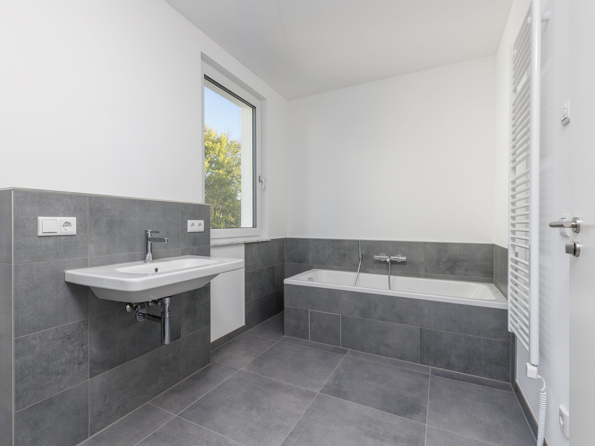 Tagesbelichtetes Wannenbad 