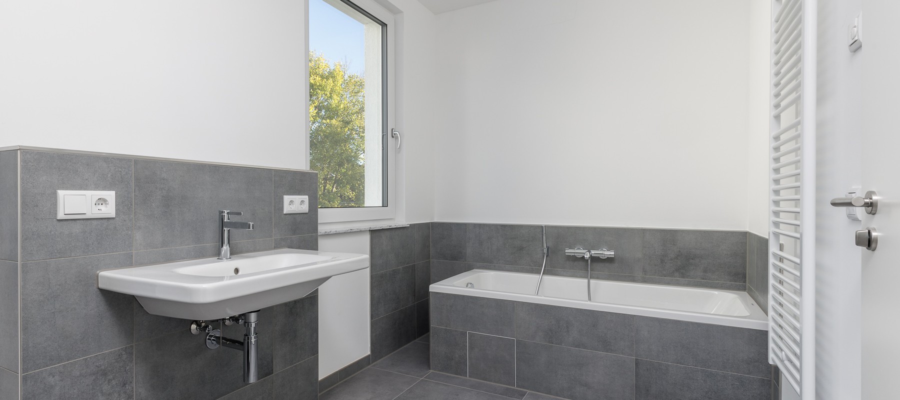 Tagesbelichtetes Wannenbad Tagesbelichtetes Wannenbad