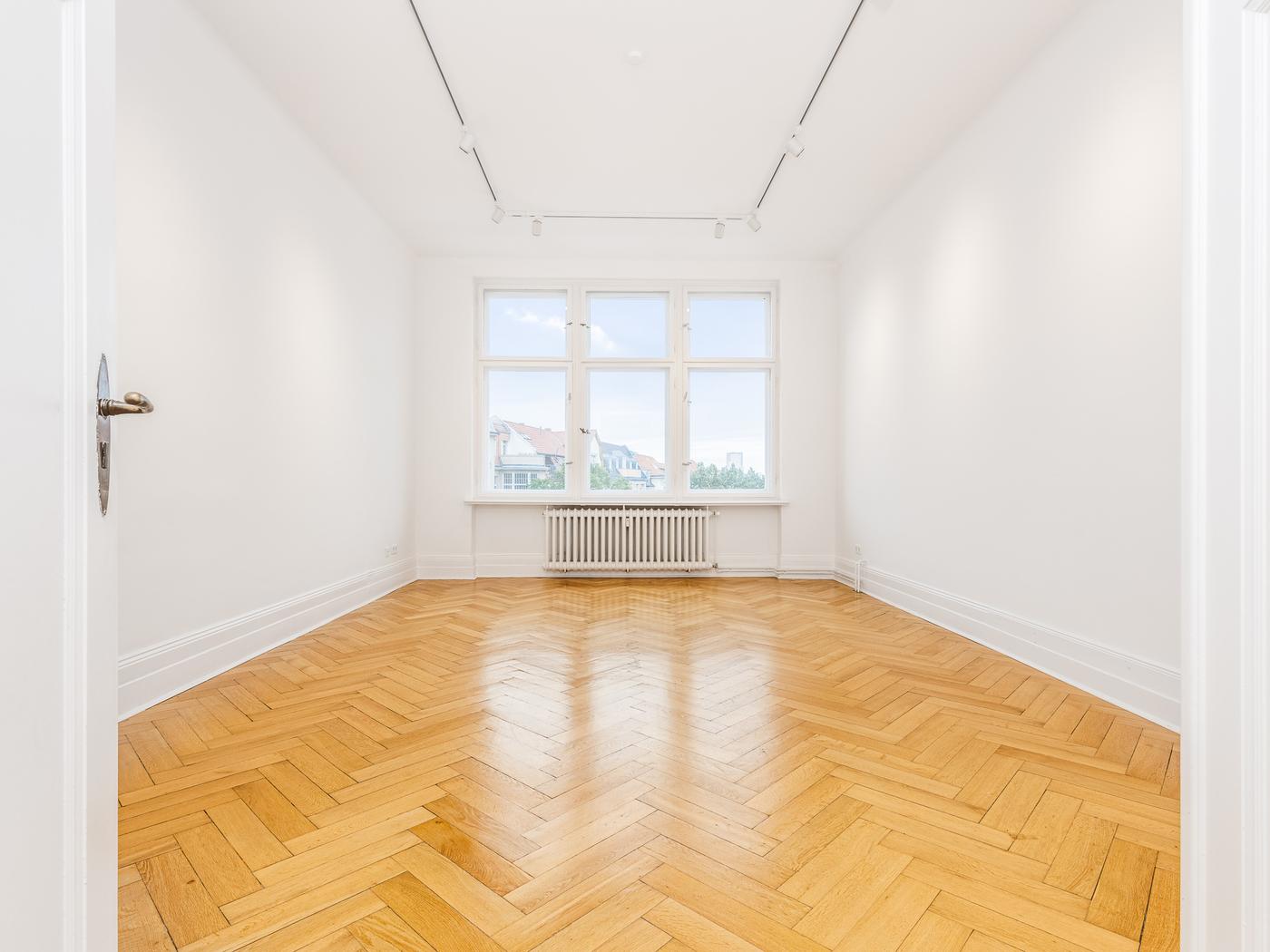 Herrschaftliche Altbauwohnung mit Einliegerbereich fußläufig zum Bayerischen Platz