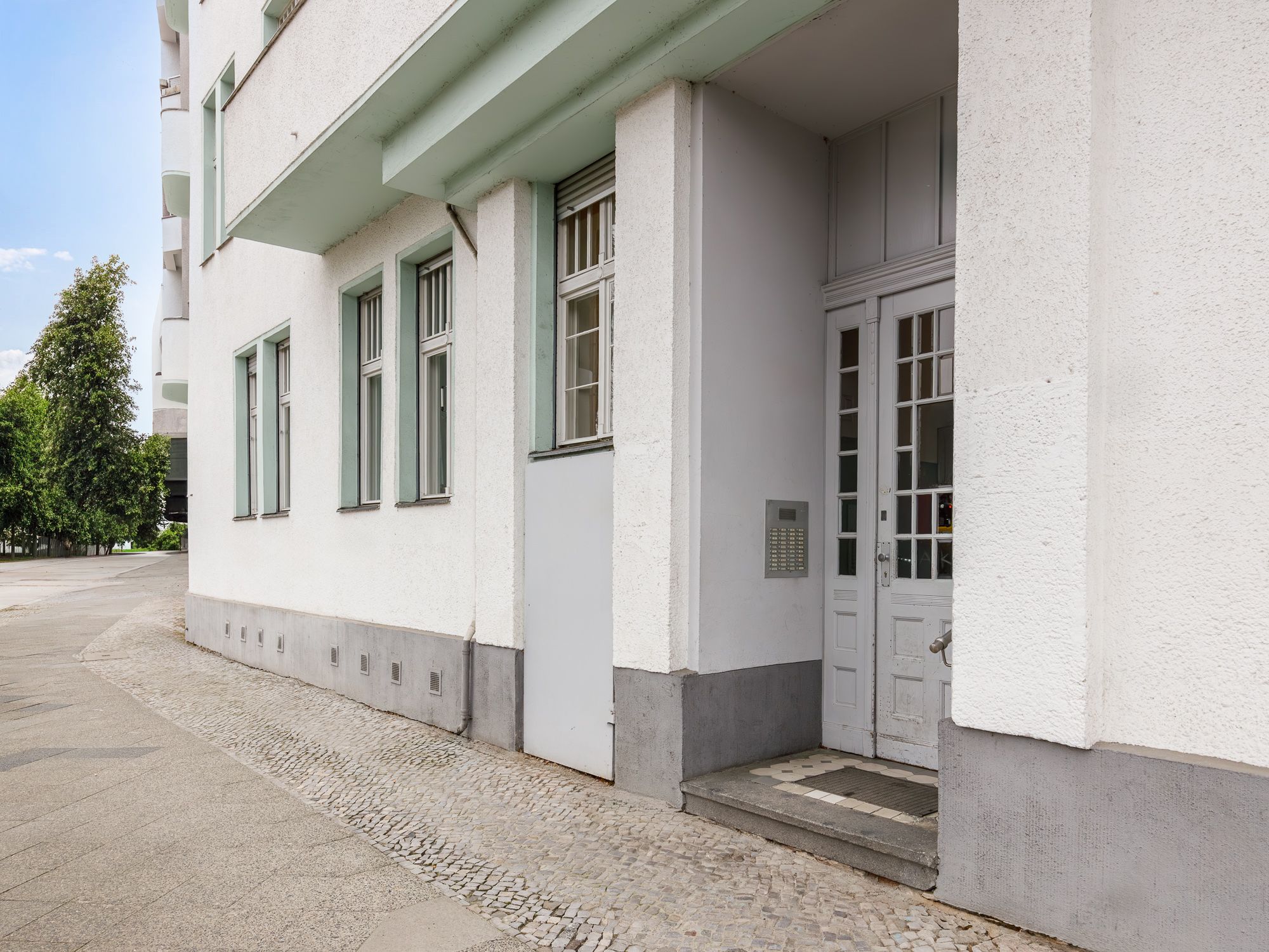 Entrance area to the apartment building