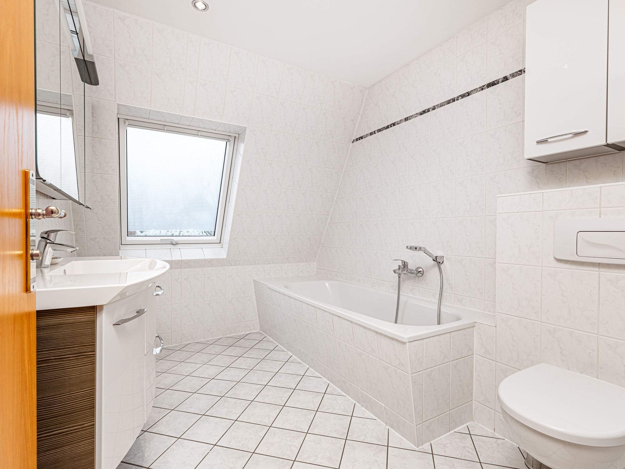 Tagesbelichtetes Wannenbad 