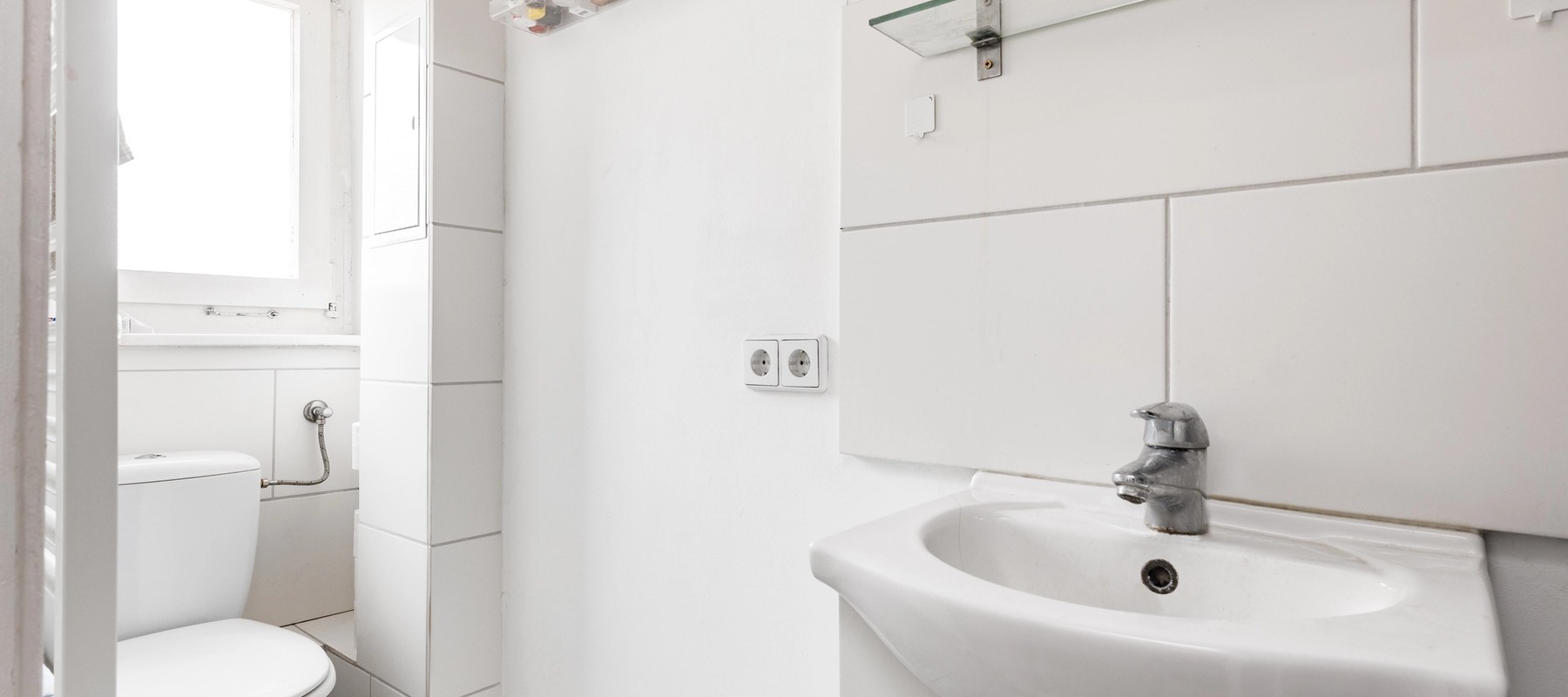 Gepflegtes Bad mit Tagesbelichtung Gepflegtes Bad mit Tagesbelichtung