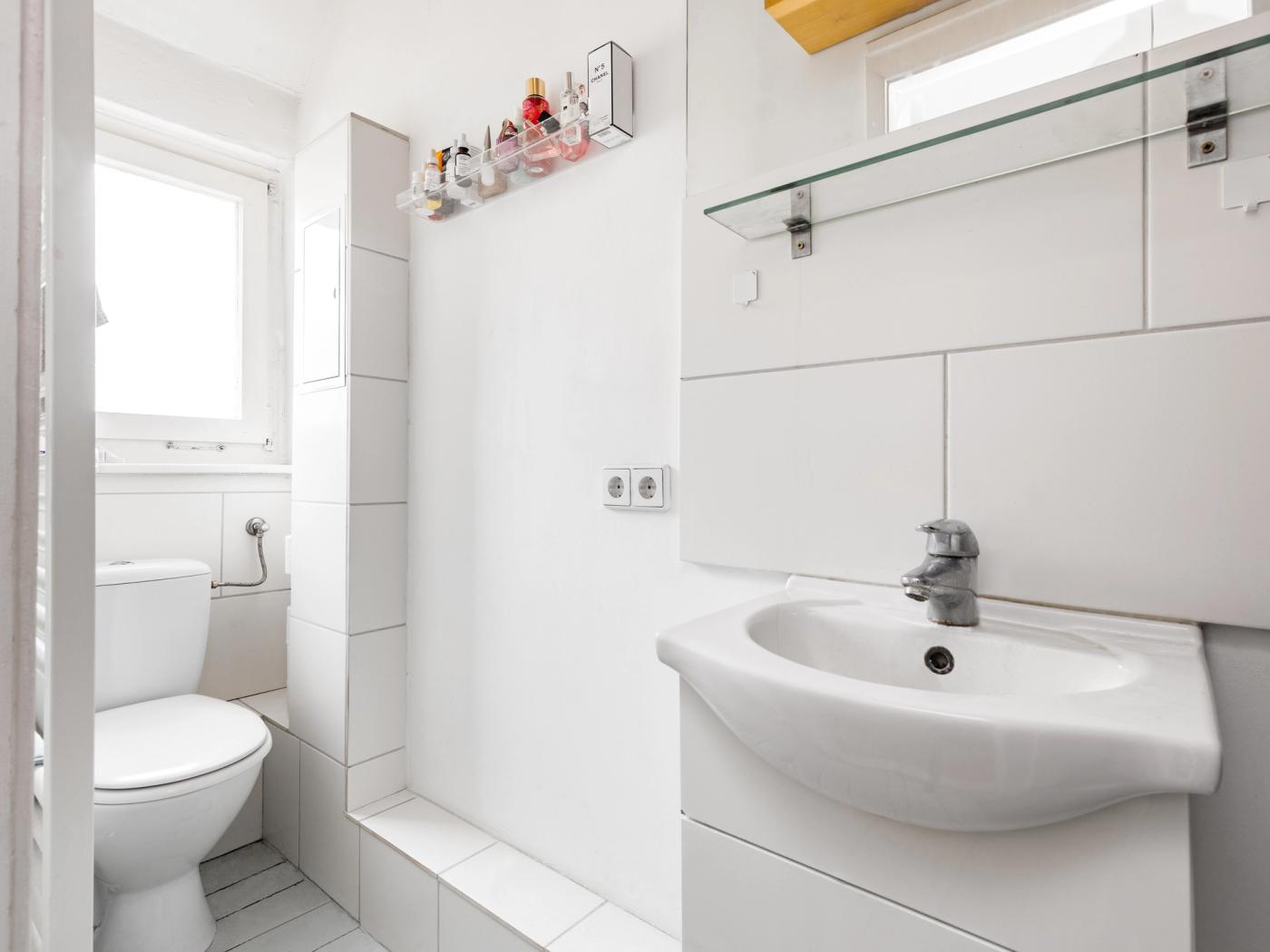 Gepflegtes Bad mit Tagesbelichtung Gepflegtes Bad mit Tagesbelichtung