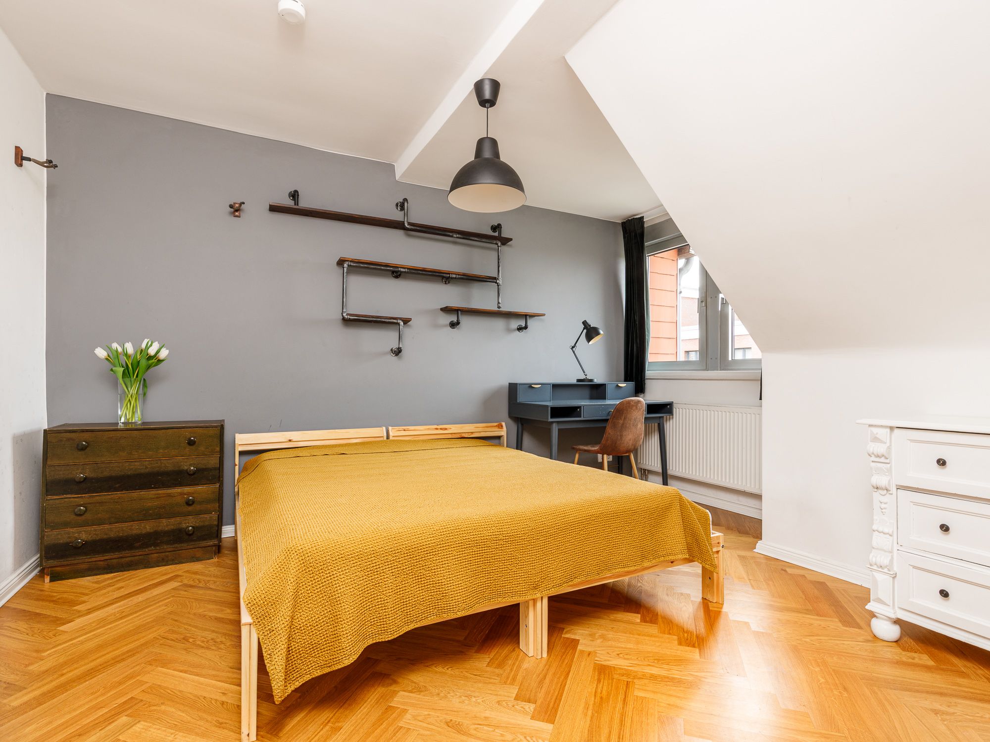 Additional guest bedroom 