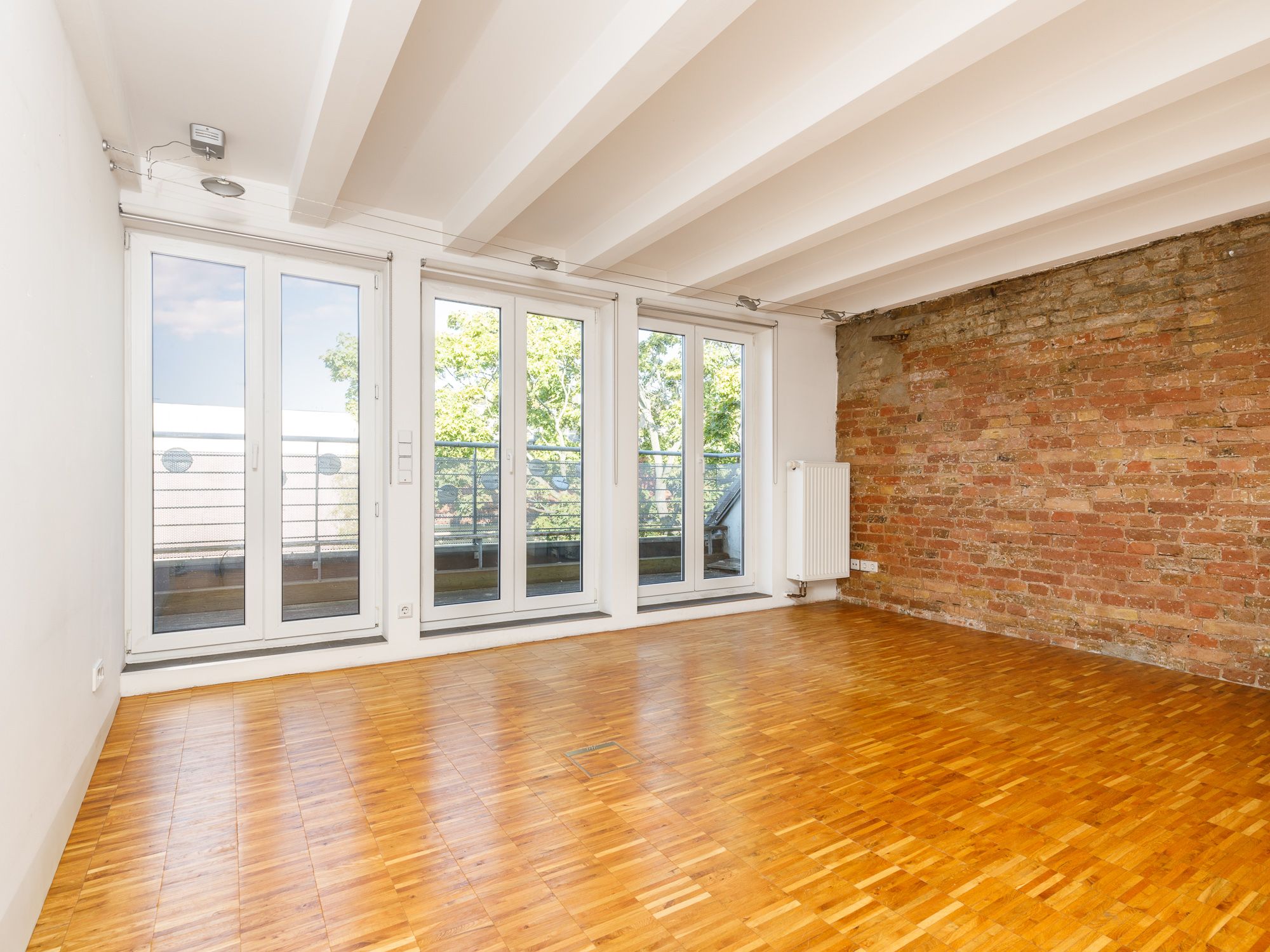 Mögliches Schlafzimmer mit Terrasse zum Innenhof