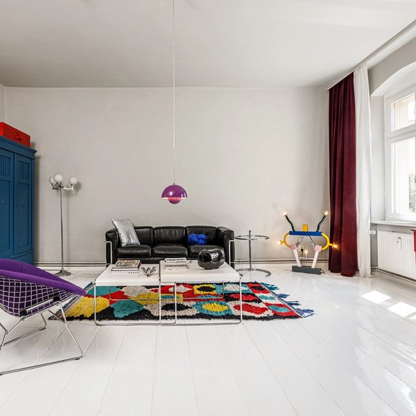 Wohnzimmer Sofa Sessel Teppich Altbaufenster