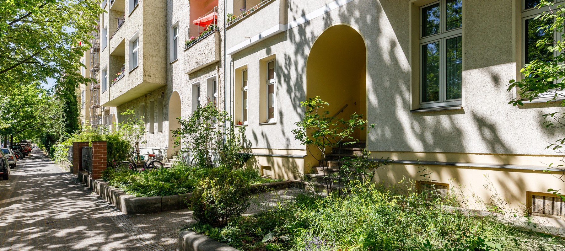 Begrünter Eingangsbereich zum Haus Begrünter Eingangsbereich zum Haus
