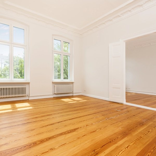 Altbau Wohnraum Doppelkastenfenster Parkett