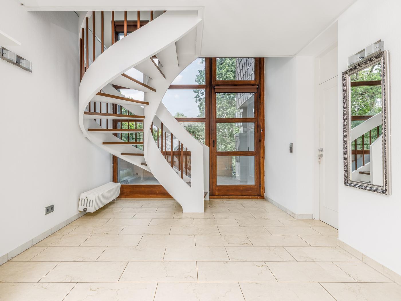 Aufgang zur Galerie-Ebene der Wohnung Aufgang zur Galerie-Ebene der Wohnung