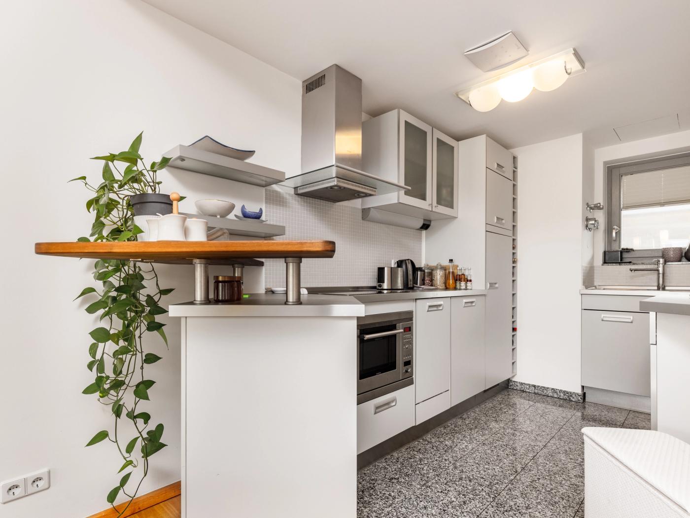 Kleine Einbauküche mit Elektrogeräten Kleine Einbauküche mit Elektrogeräten