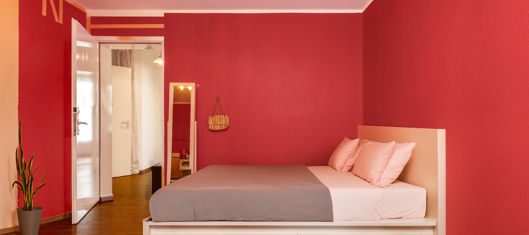 Large bedroom with plenty of space Large bedroom with plenty of space