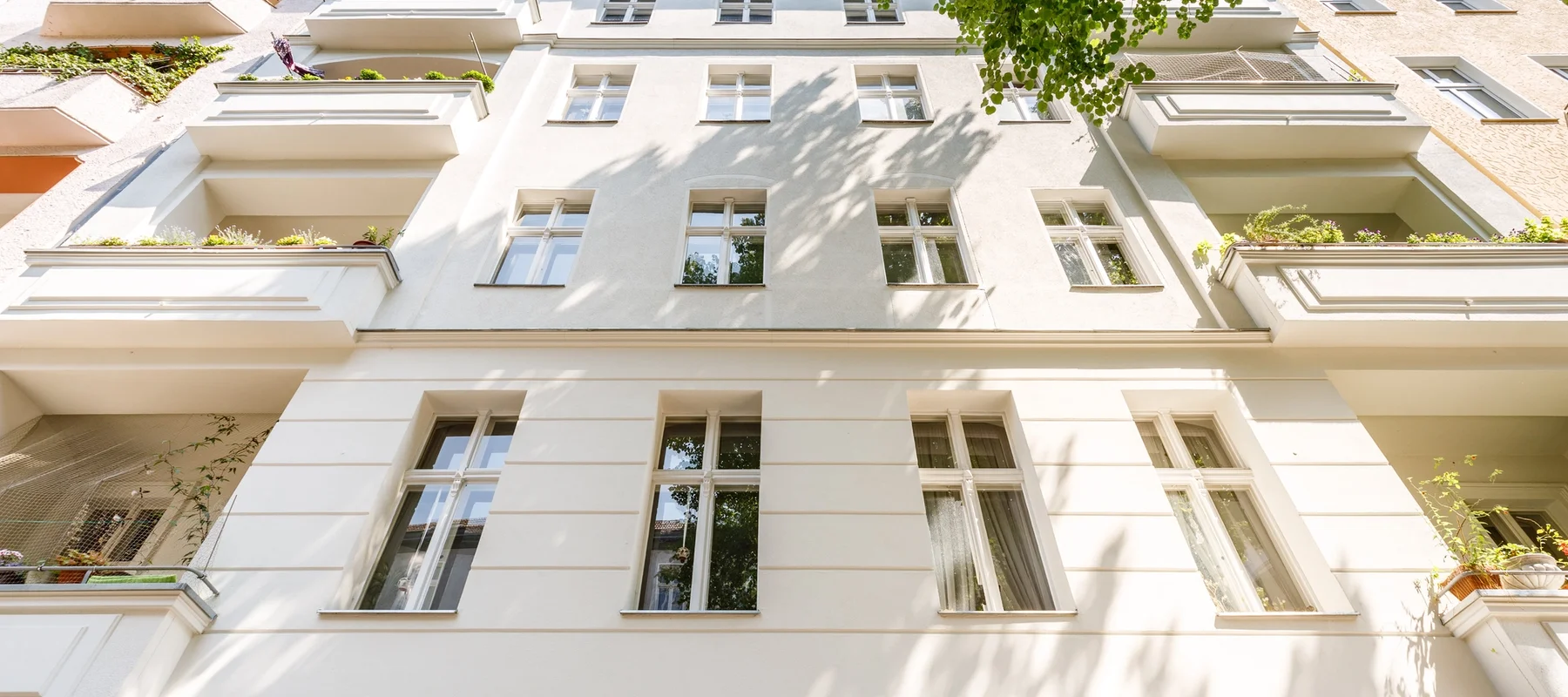 Lichtdurchflutete Wohnung mit Loggia und Aufzug in begehrter Lage direkt am Savignyplatz