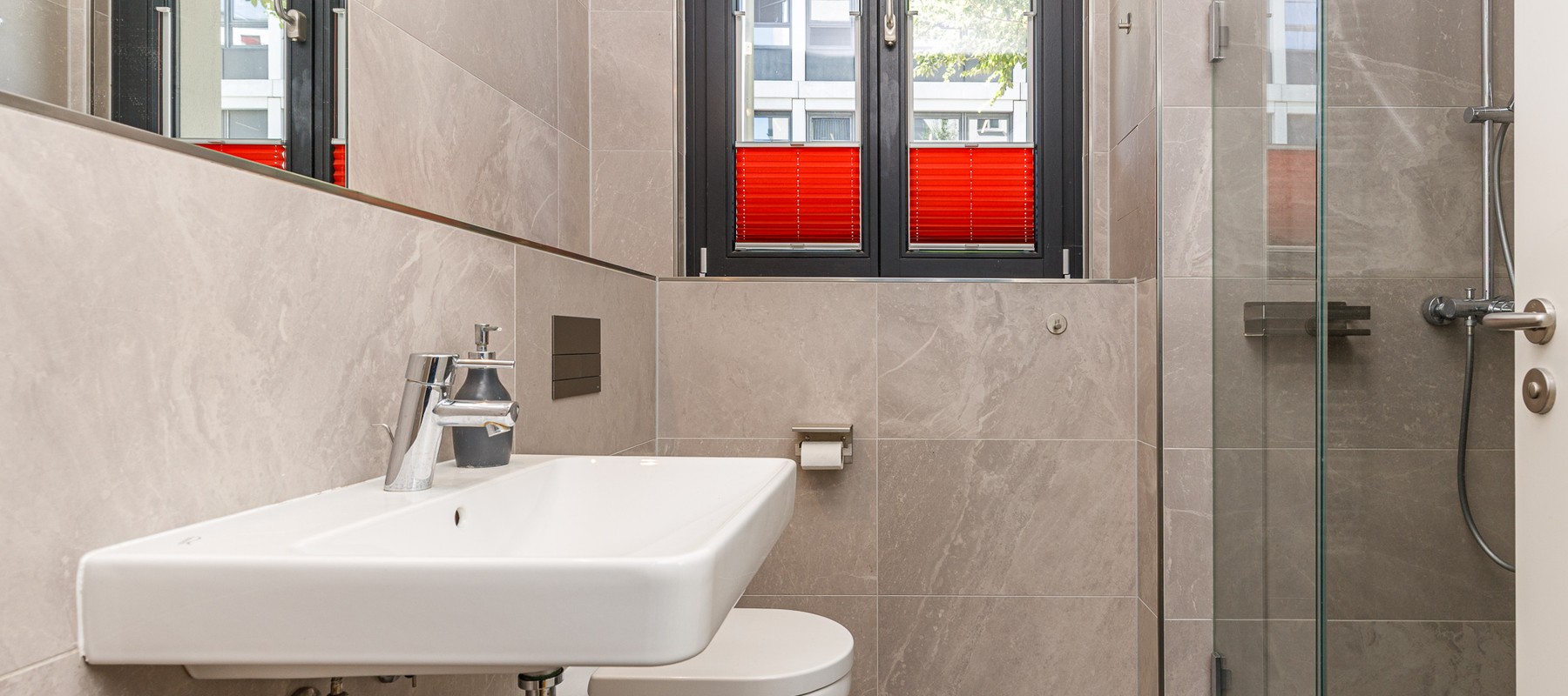 Neues Duschbad mit walk-in Rainshower Neues Duschbad mit walk-in Rainshower