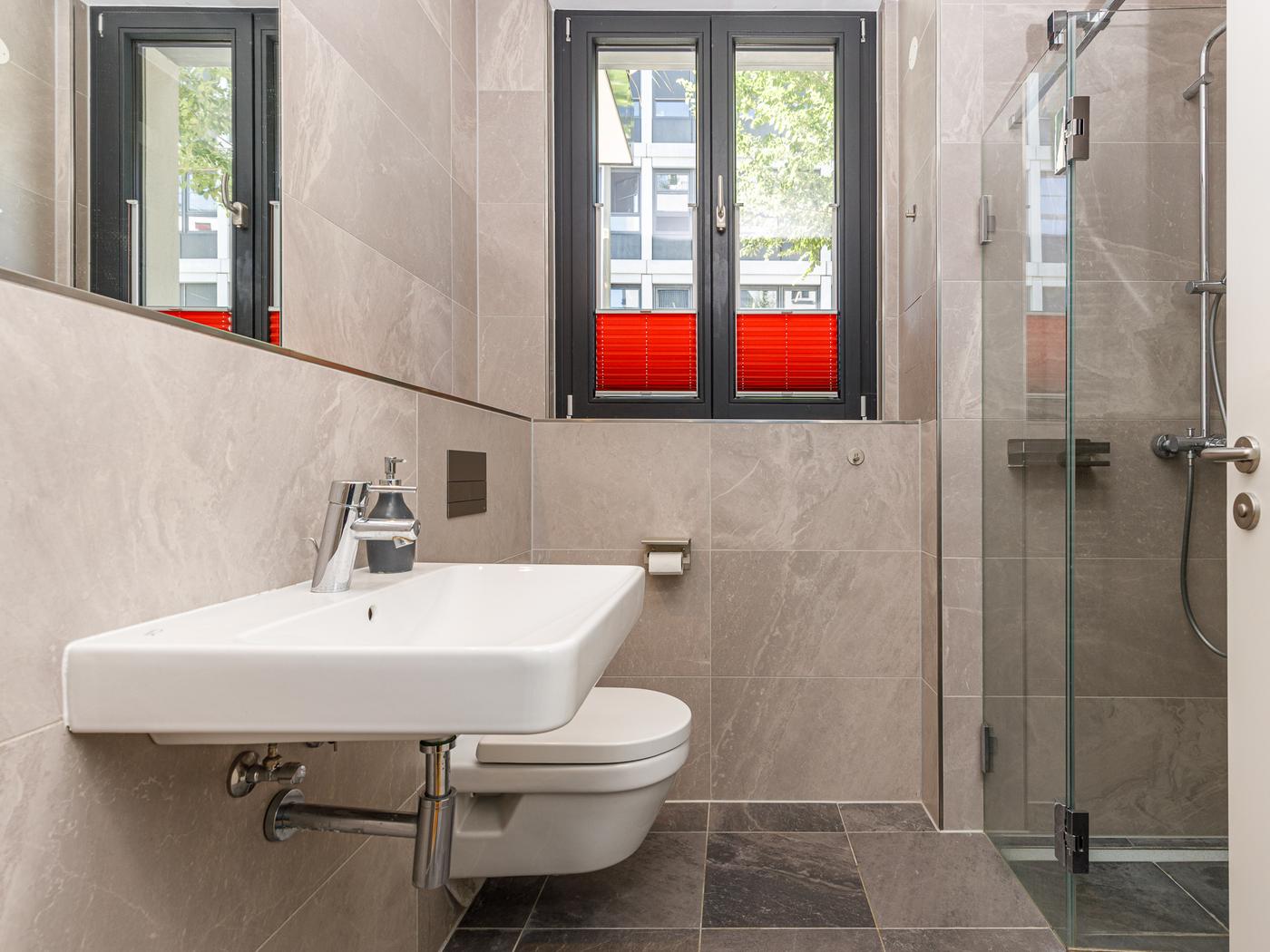 Neues Duschbad mit walk-in Rainshower Neues Duschbad mit walk-in Rainshower