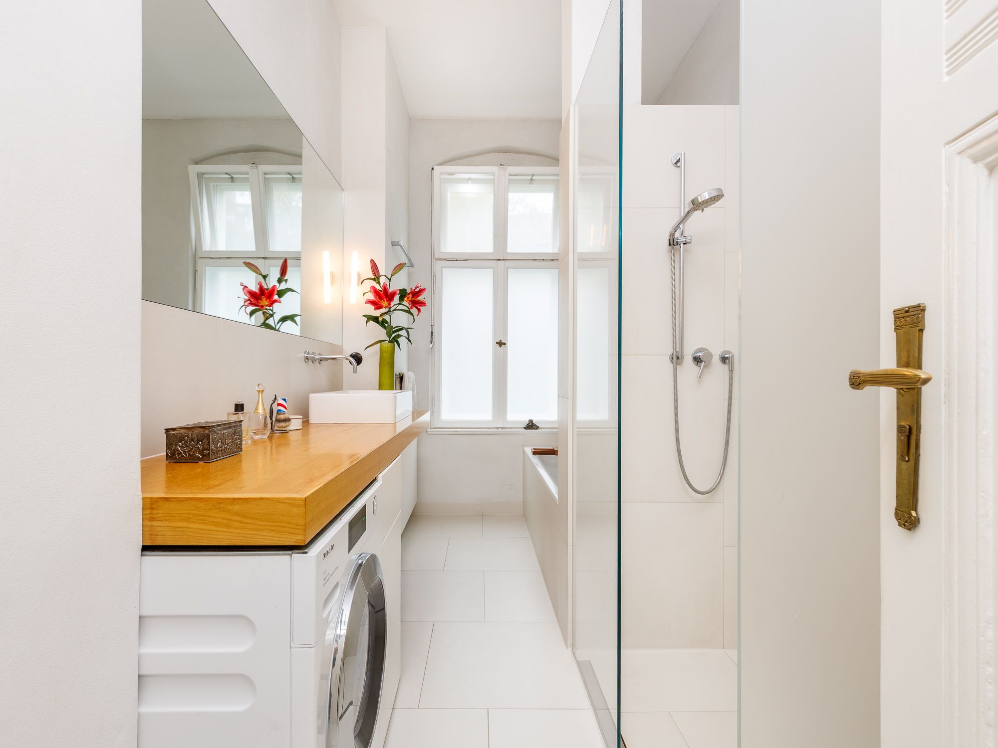 Tagesbelichtetes Duschbad mit walk-in Rainshower 