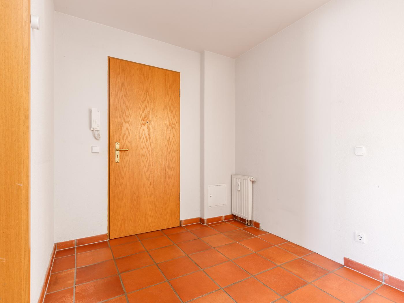 Eingangsbereich mit Gegensprechanlage Eingangsbereich mit Gegensprechanlage