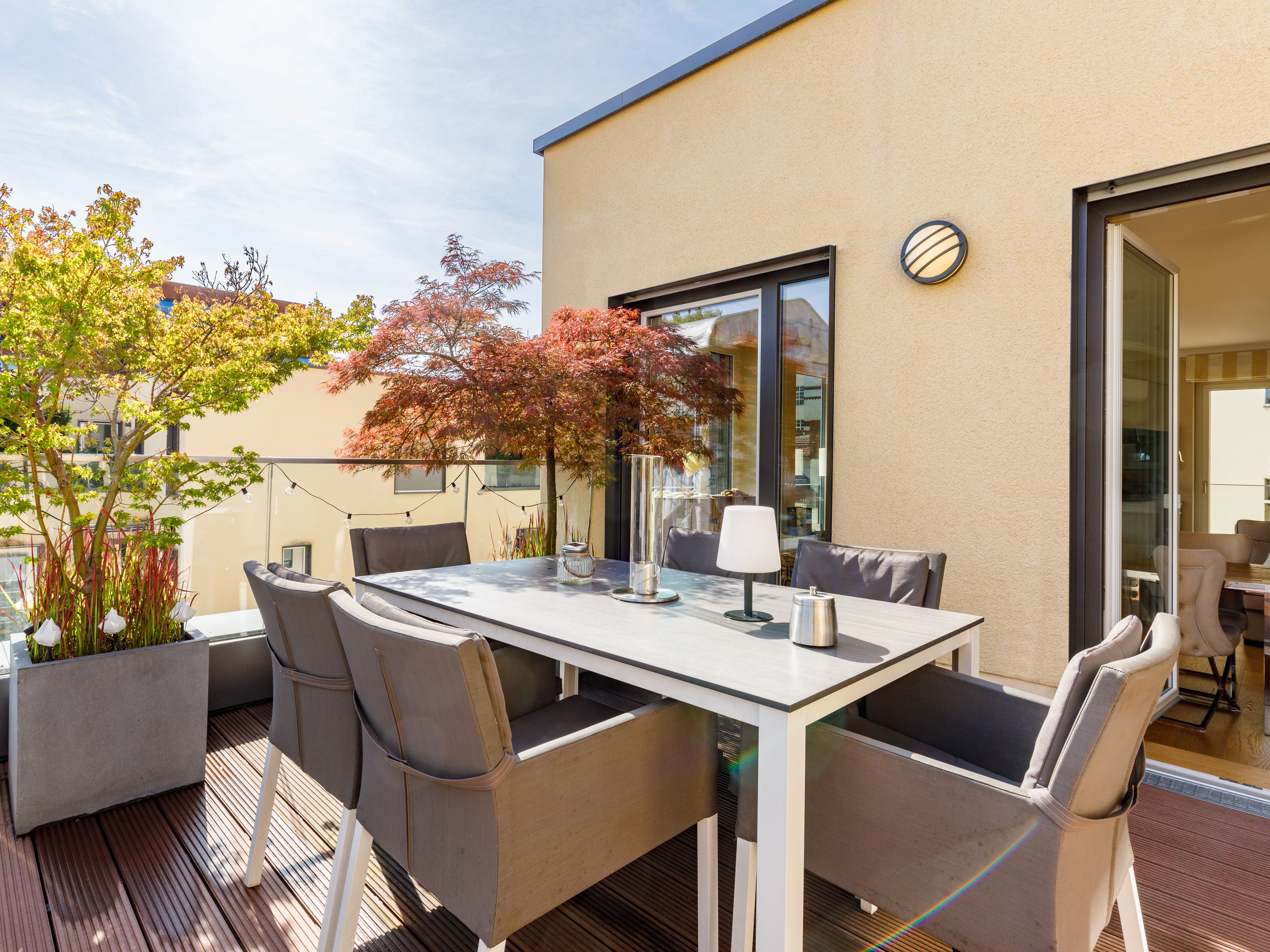 Dachterasse mit schönen Möbeln