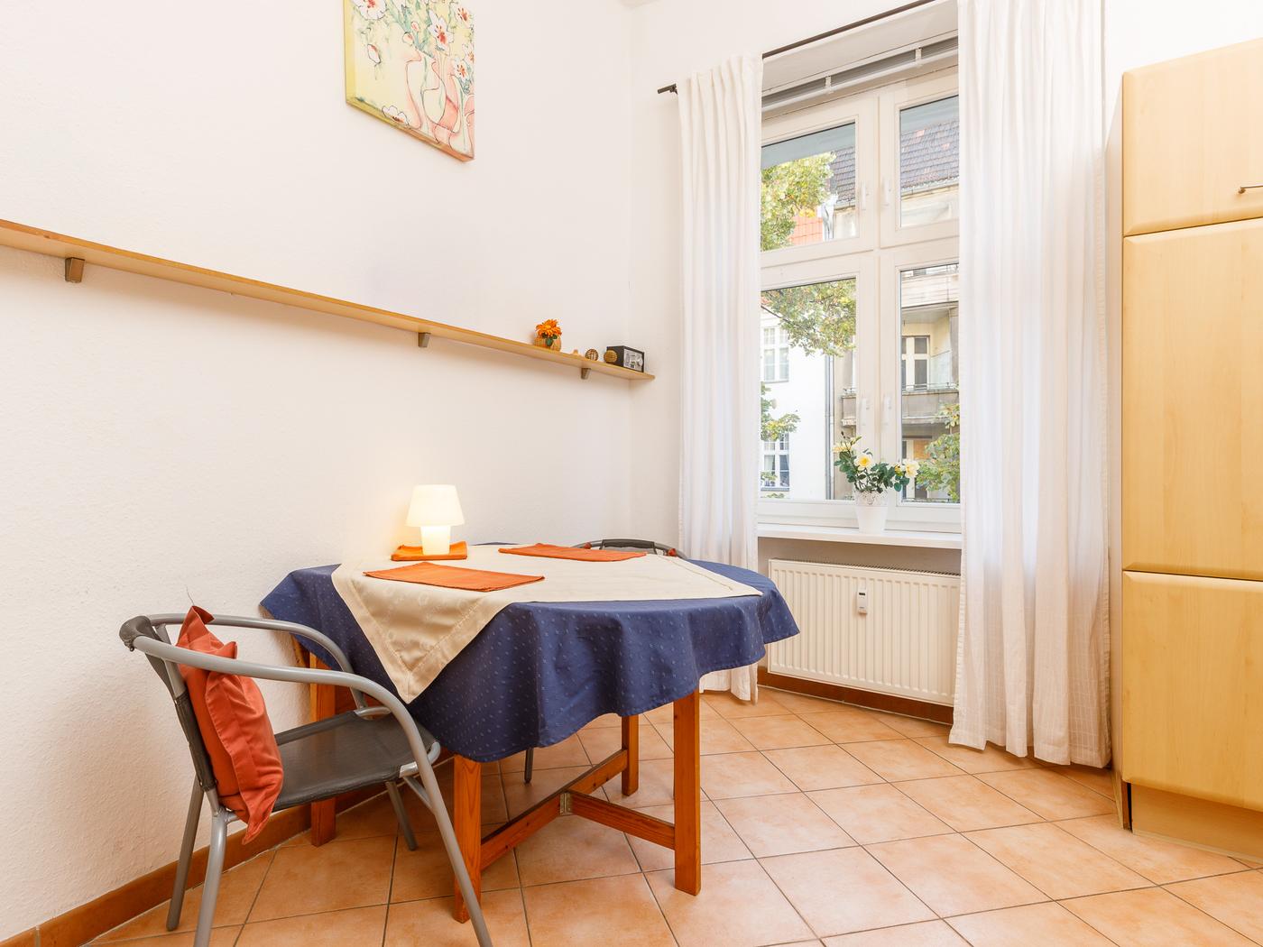 Küchenbereich mit Esstisch Küchenbereich mit Esstisch