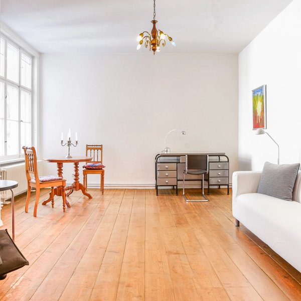 Wohnzimmer Tisch Schreibtisch Sofa Fenster