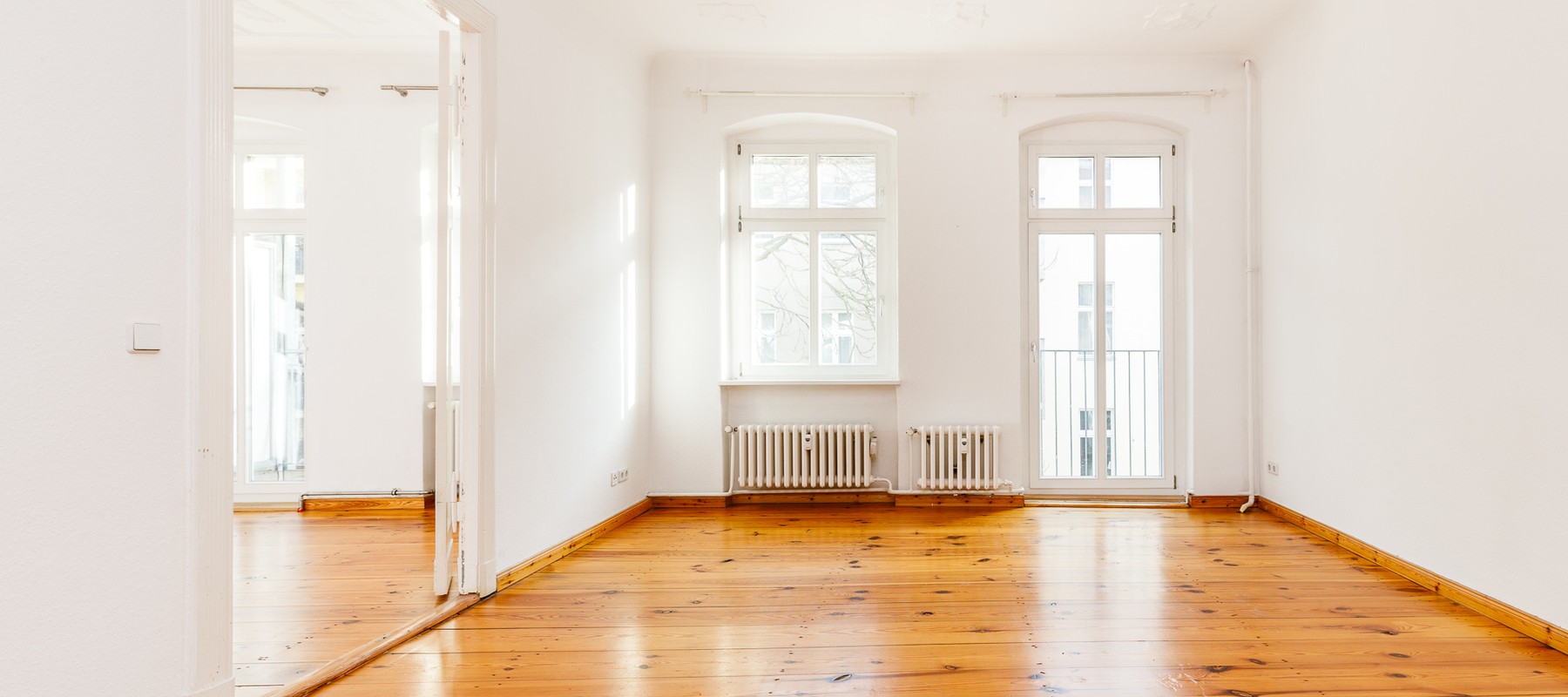 Quietly located apartment in an old building with historical style elements, within walking distance of Lietzensee lake