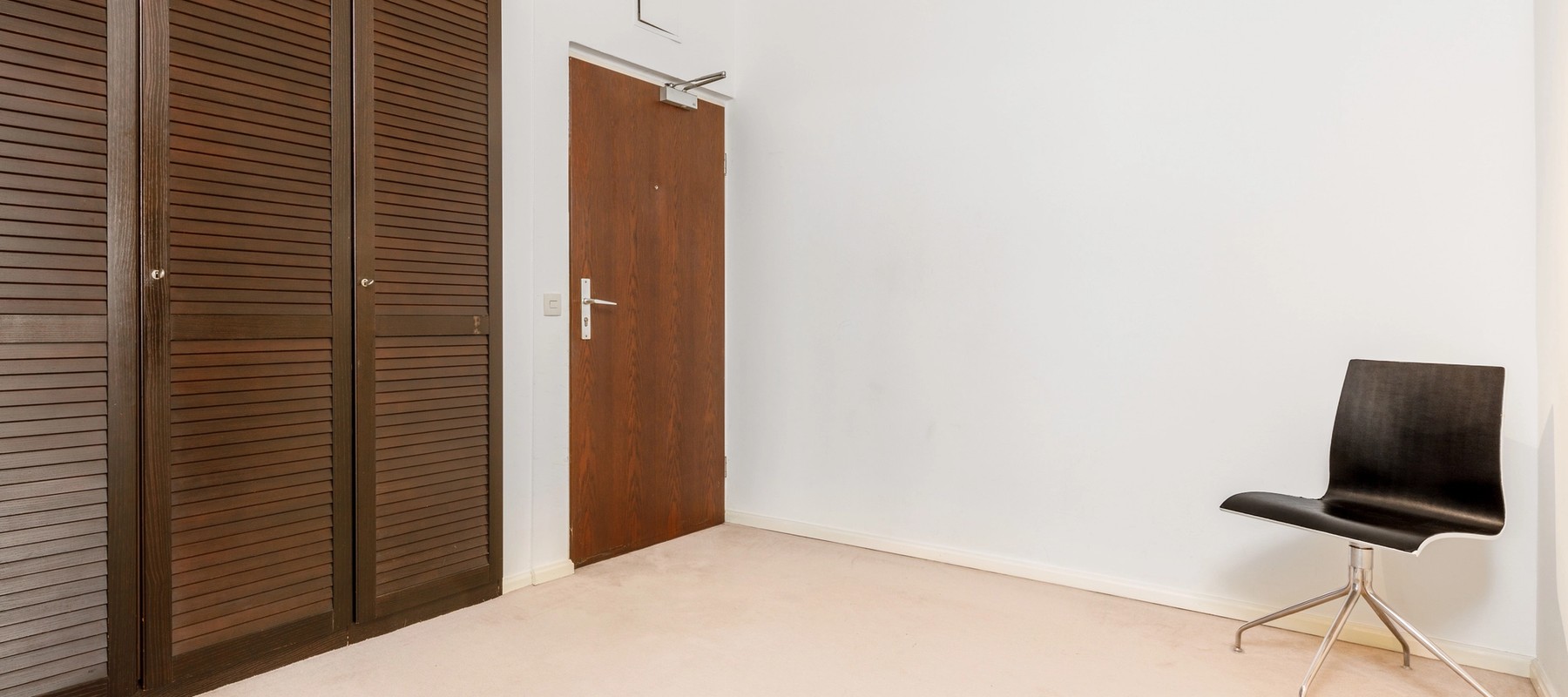 Eingangsbereich mit maßangefertigten Einbauschränken Eingangsbereich mit maßangefertigten Einbauschränken