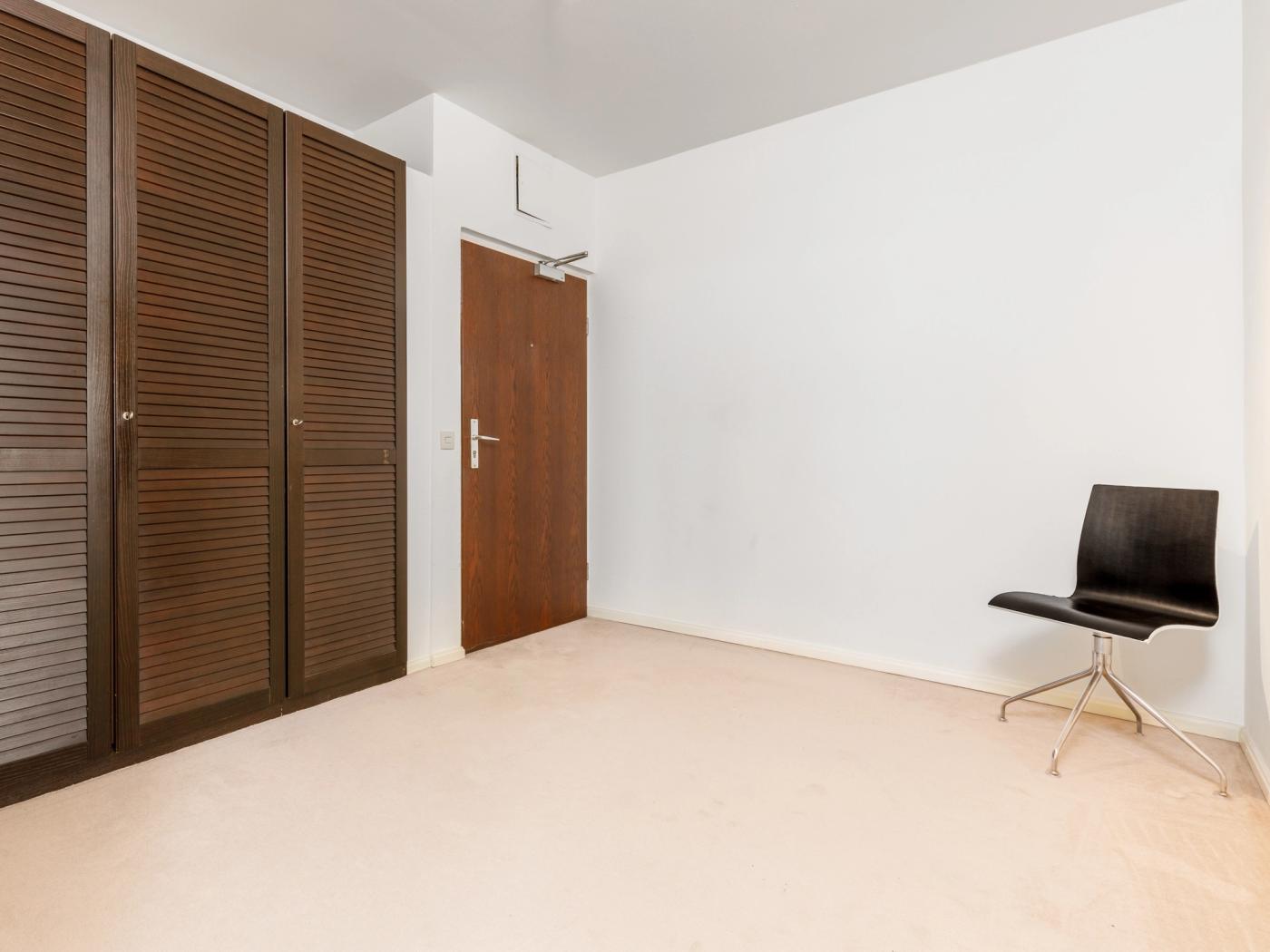 Eingangsbereich mit maßangefertigten Einbauschränken Eingangsbereich mit maßangefertigten Einbauschränken