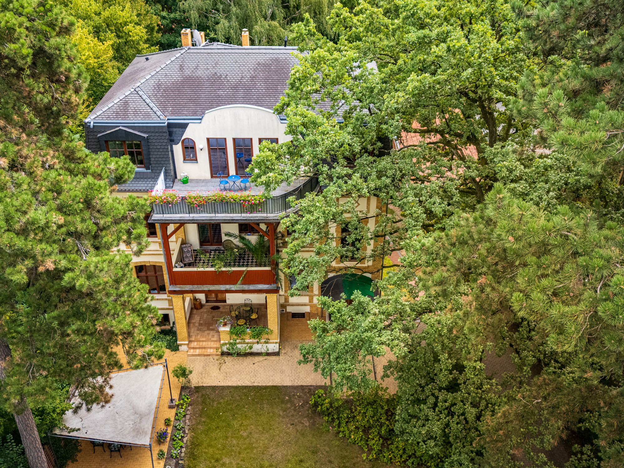 Bird's-eye view of Villa Kult