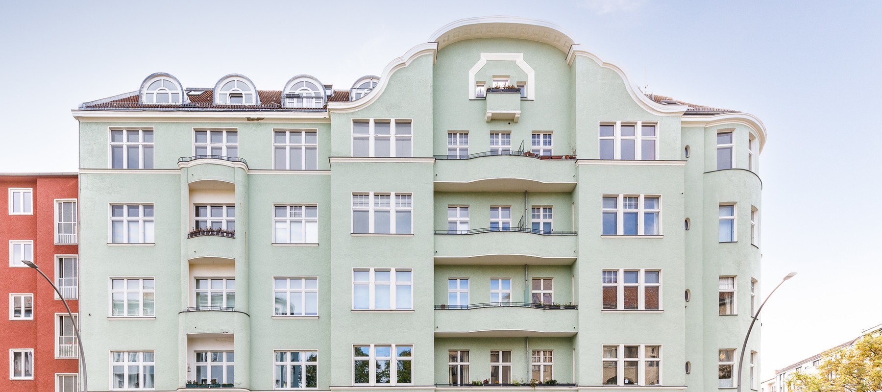 Stately apartment in an old building with separate living quarters, within walking distance of Bayerischer Platz