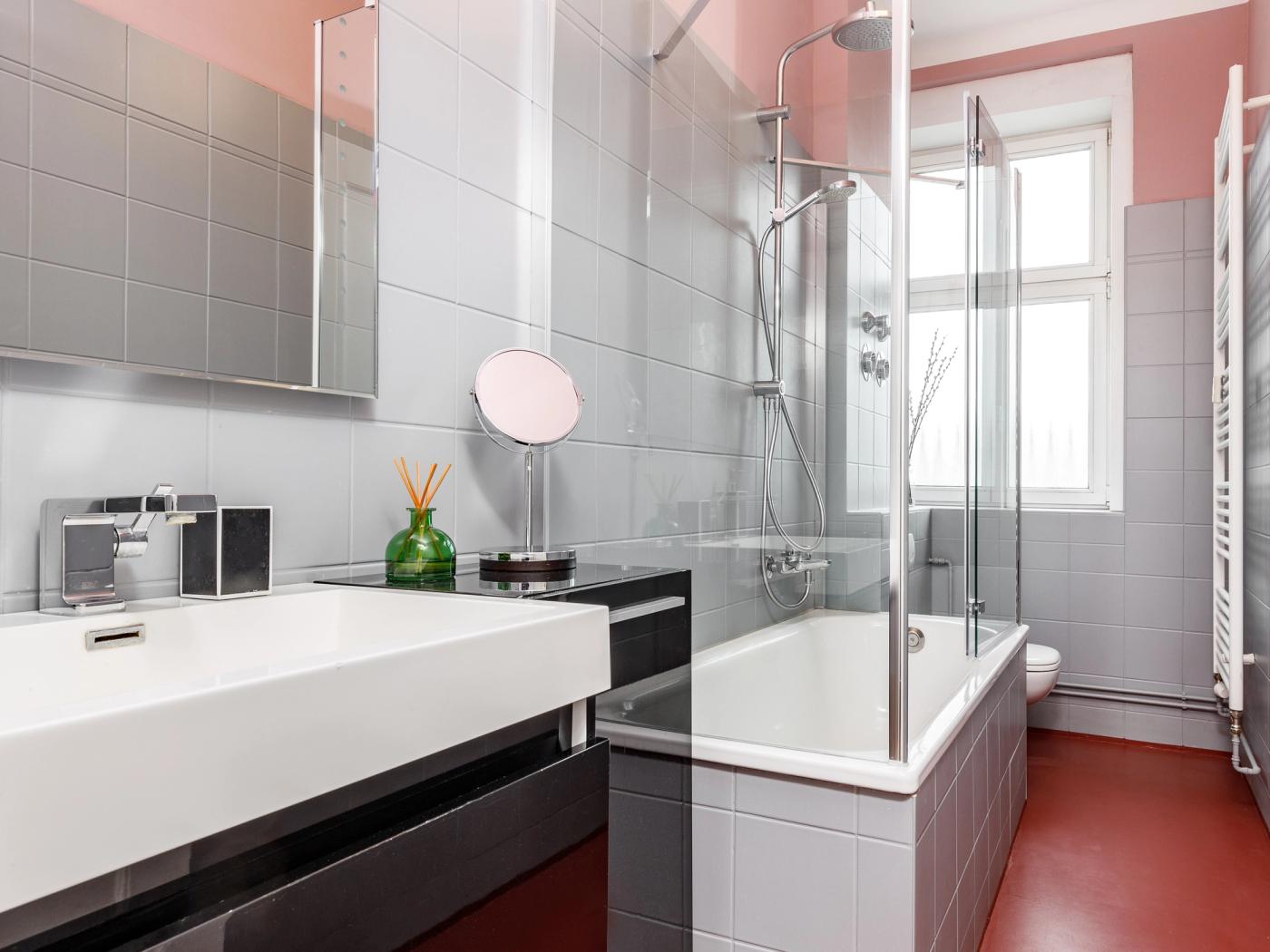 Wannenbad mit Duschfunktion  Wannenbad mit Duschfunktion