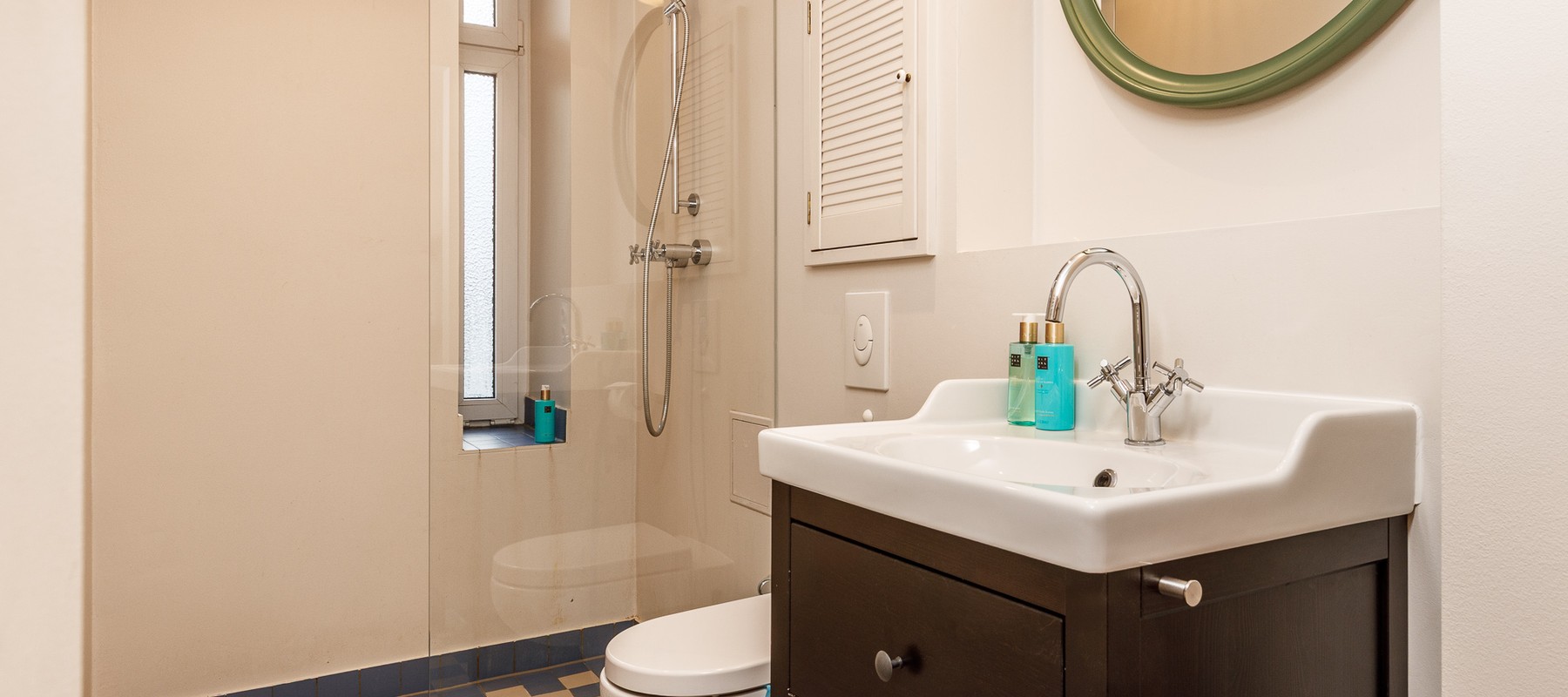 Tagesbelichtetes Duschbad mit walk-in Rainshower Tagesbelichtetes Duschbad mit walk-in Rainshower