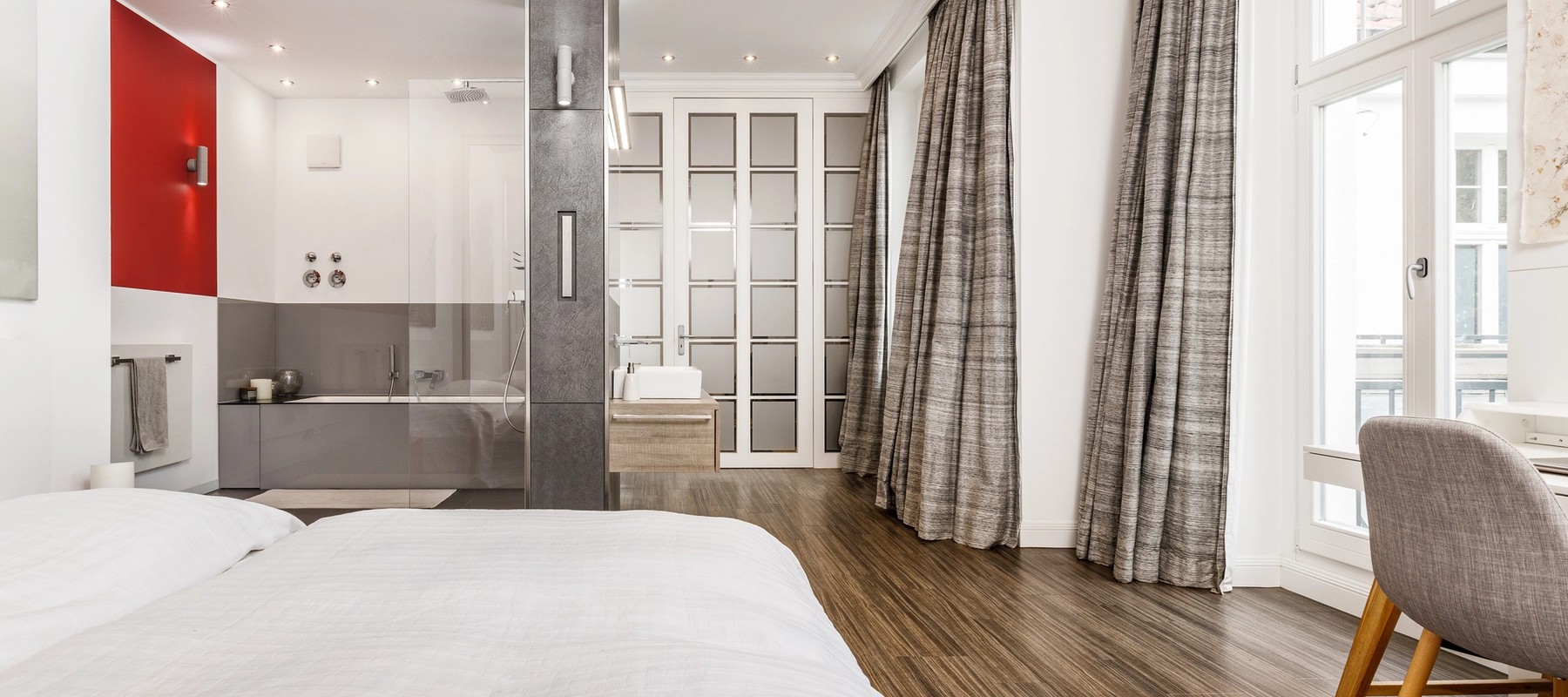 Hauptschlafzimmer mit en suite Bad und Klimaanlage Hauptschlafzimmer mit en suite Bad und Klimaanlage