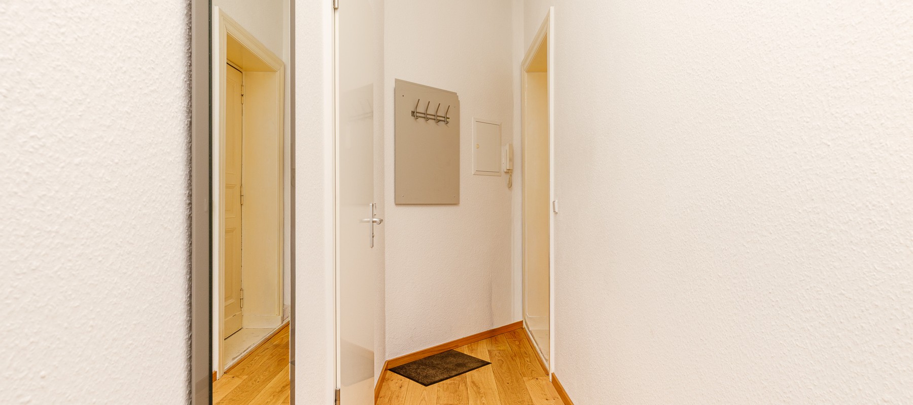 Entrance area with coat rack Entrance area with coat rack