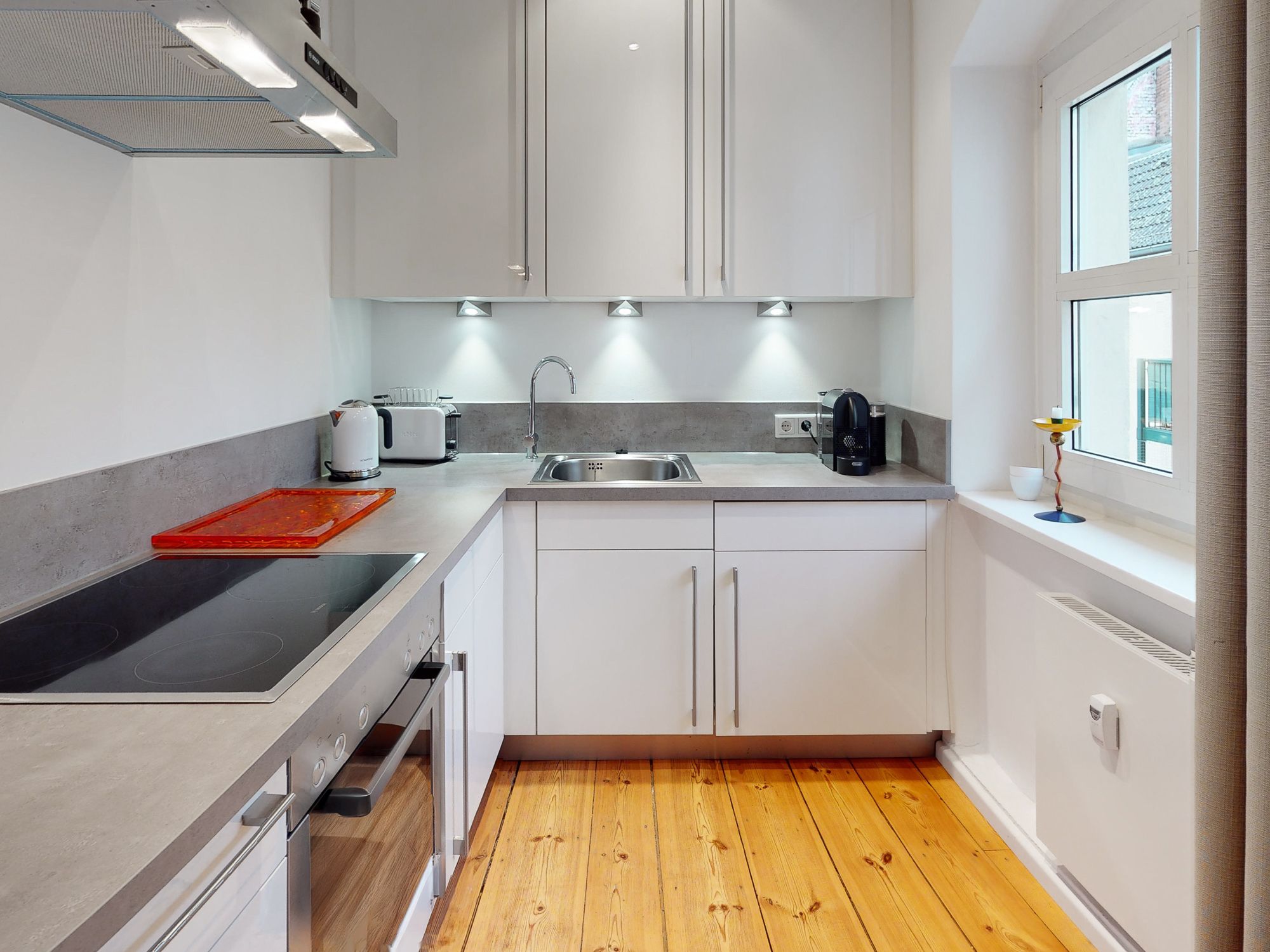 Moderne Einbauküche mit Vollausstattung 