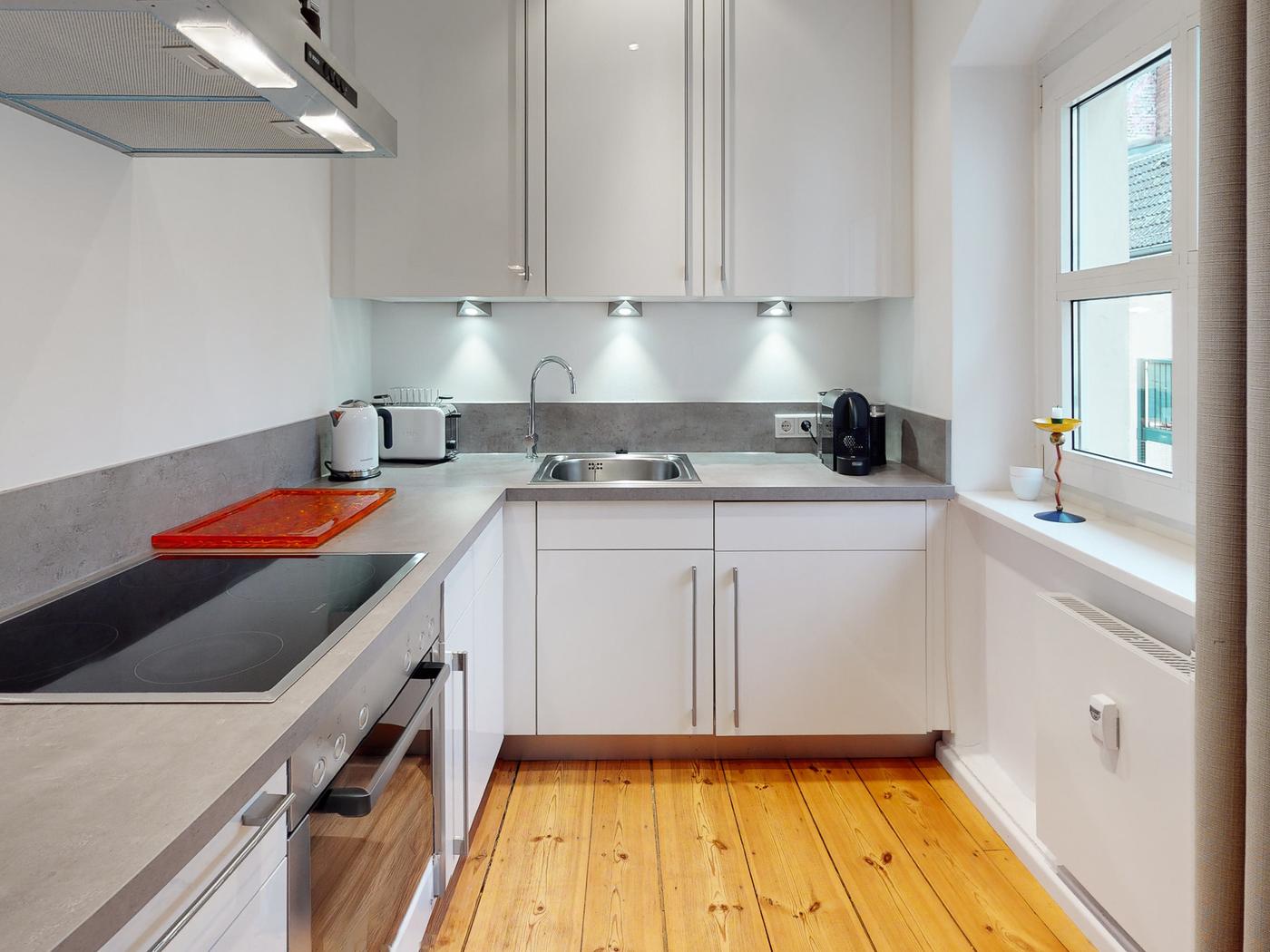 Moderne Einbauküche mit Vollausstattung Moderne Einbauküche mit Vollausstattung