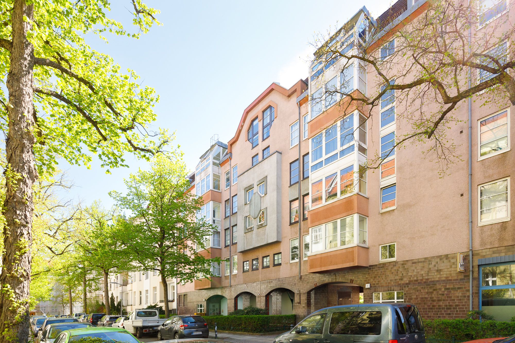 Well-maintained multi-family house near Bundesplatz 