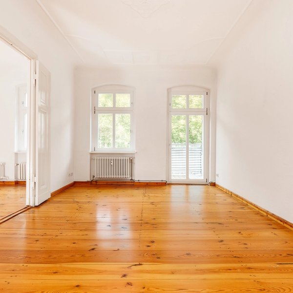 Dielenboden Fensterfront Balkonzugang Durchgang